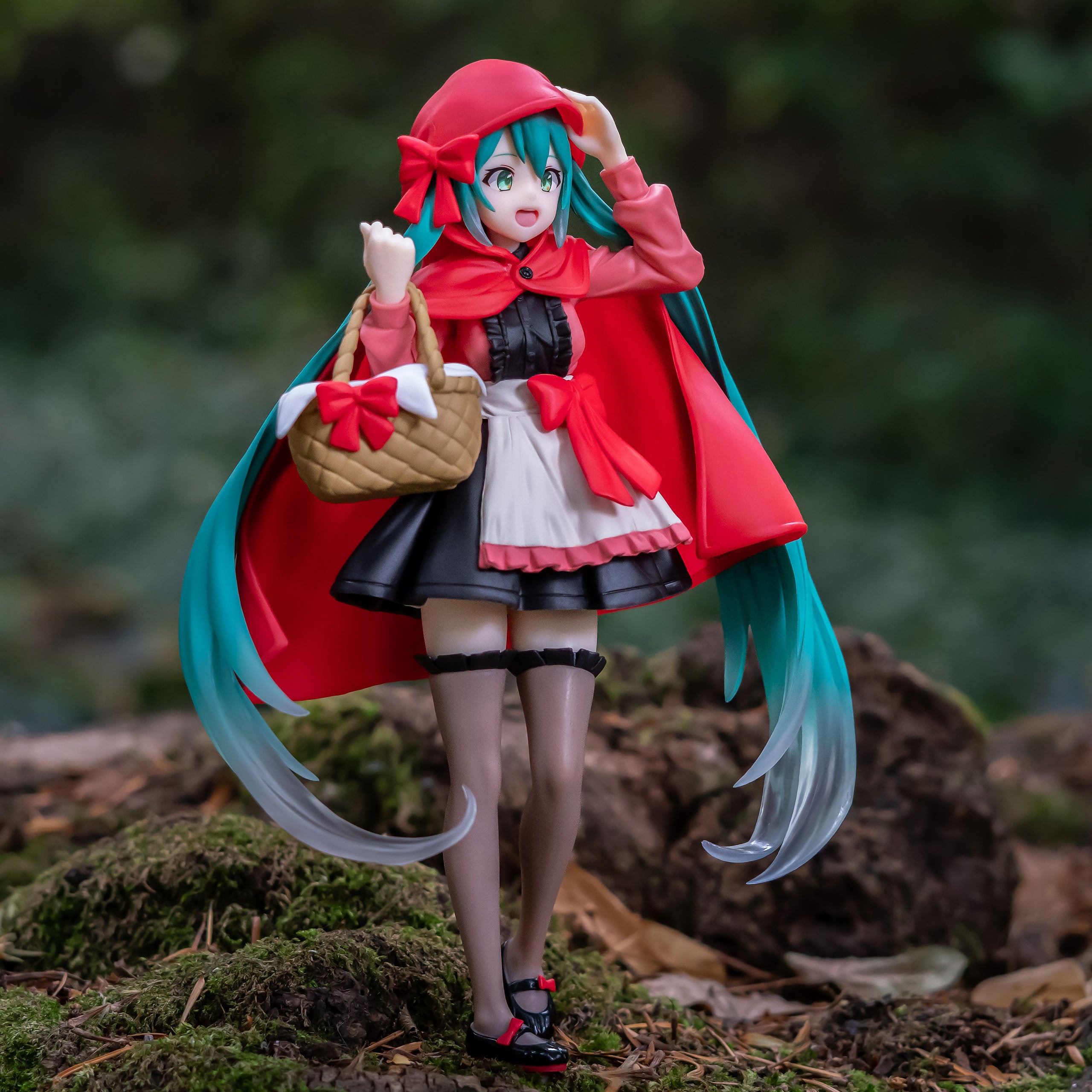 Imagen del producto Hatsune Miku - Figura Wonderland Versión Caperucita Roja