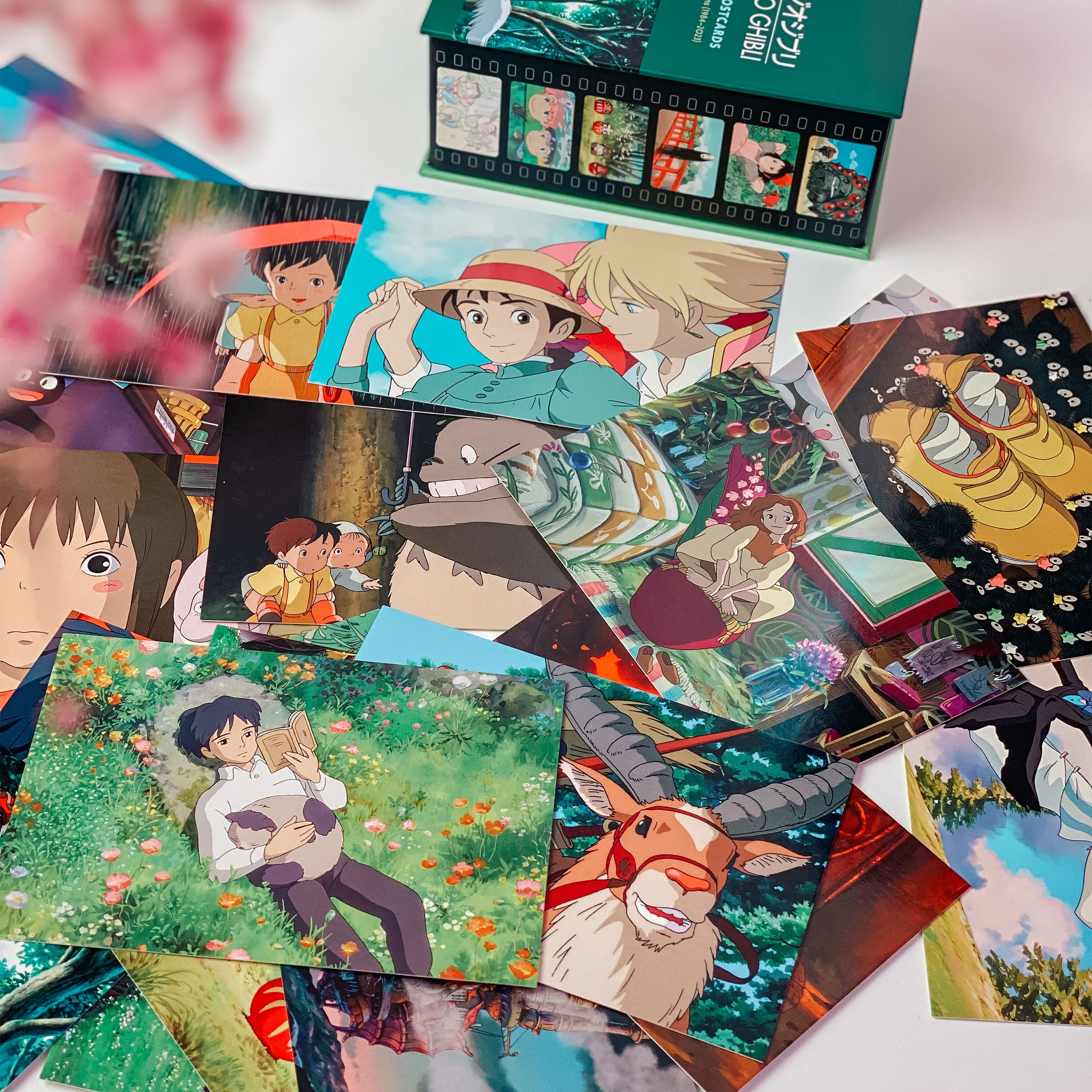 Imagen del producto Studio Ghibli - 100 Tarjetas Postales en Caja de Regalo Vol. 2