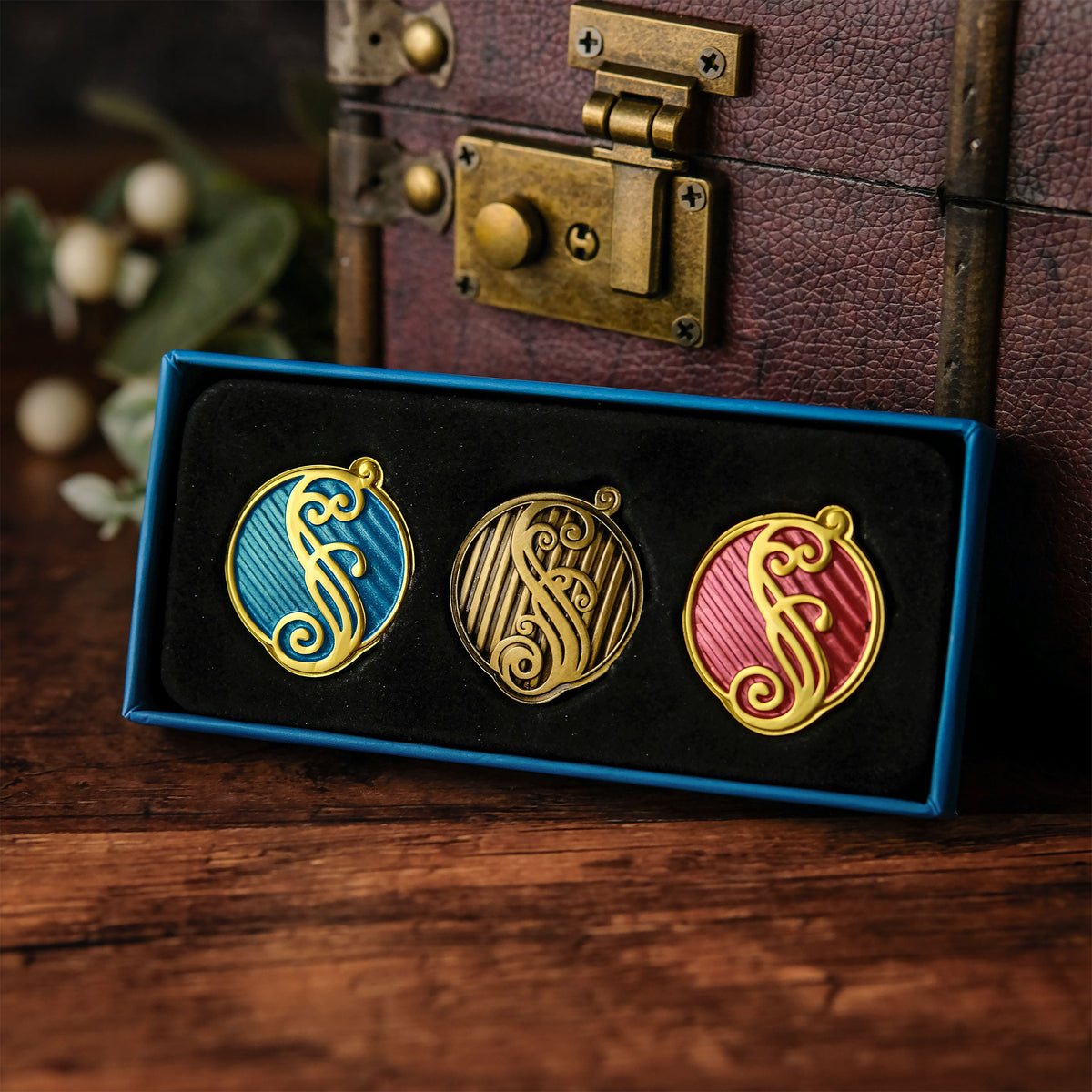 Imagen del producto Wicked - Colección de Pins Shiz Set de 3 Piezas