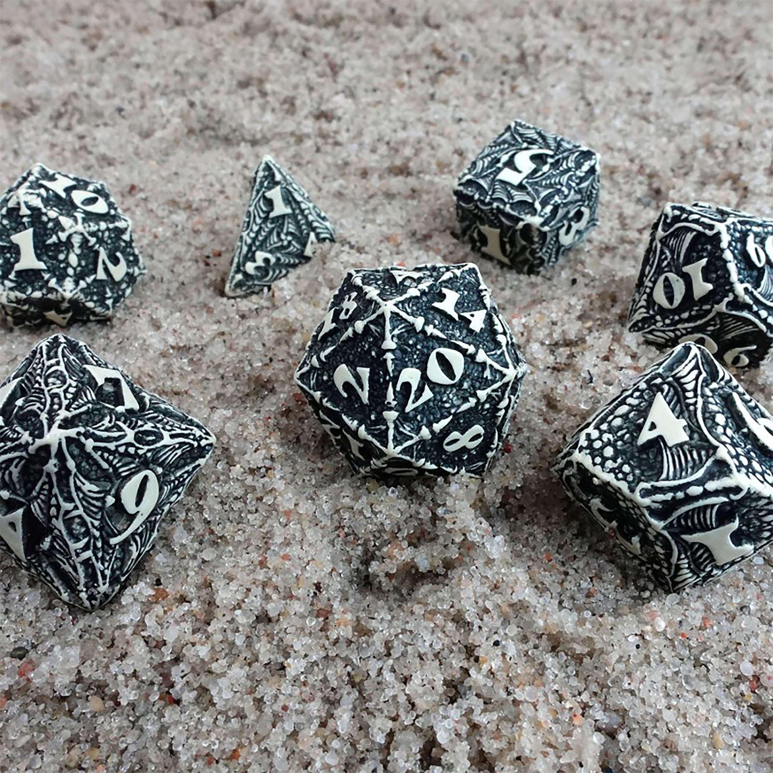 Imagen del producto Dracopolis - El conjunto de dados Blackfang Escandinavo 7pcs
