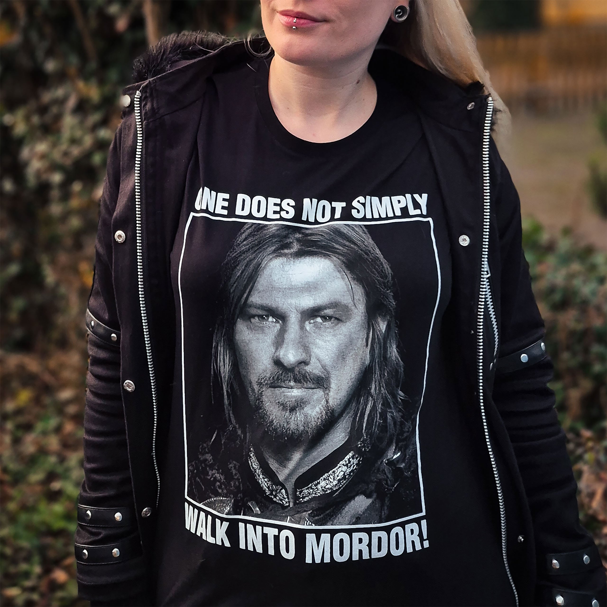 Imagen del producto Camiseta Boromir No se entra simplemente a Mordor - El Señor de los Anillos
