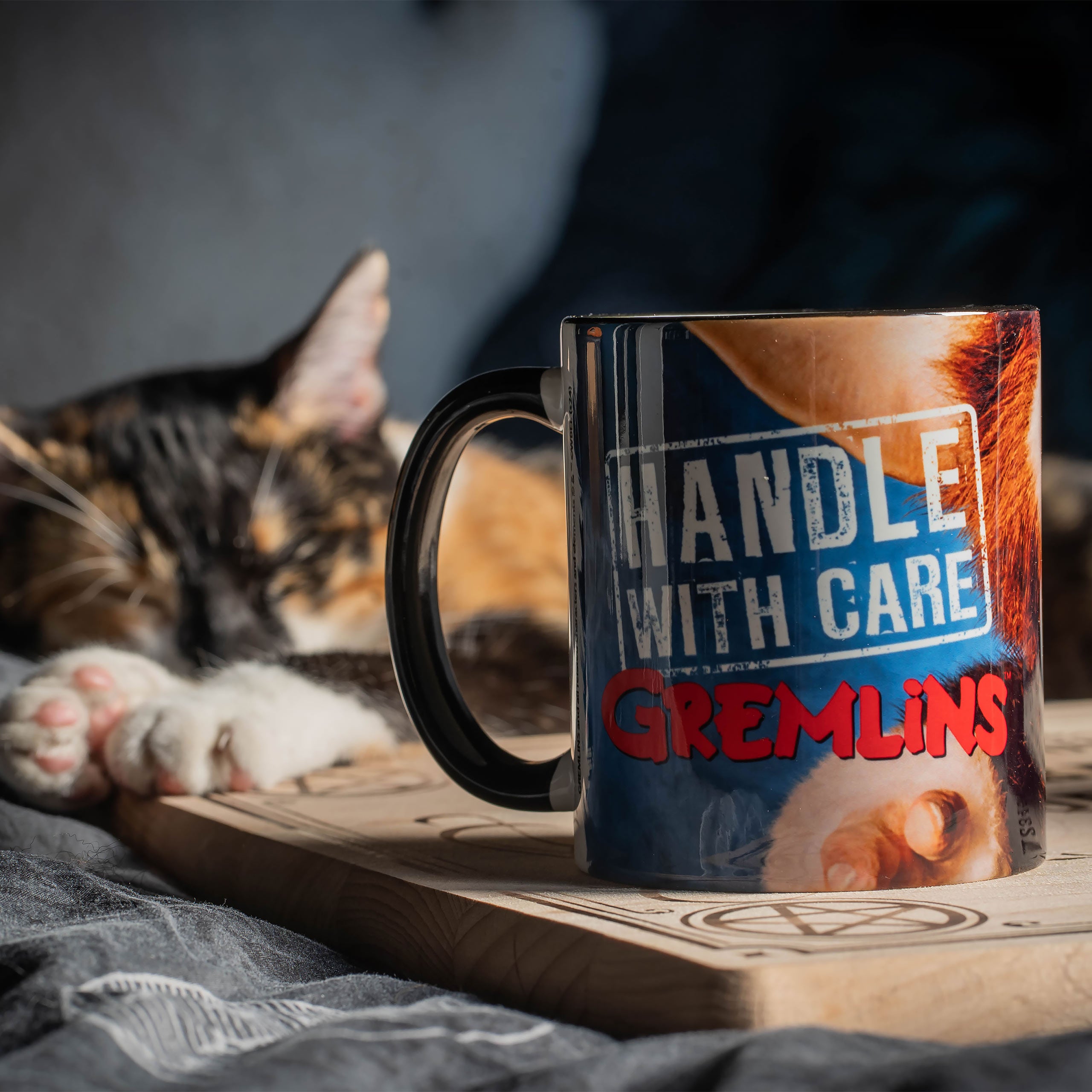 Imagen del producto Gremlins - Taza Handle With Care