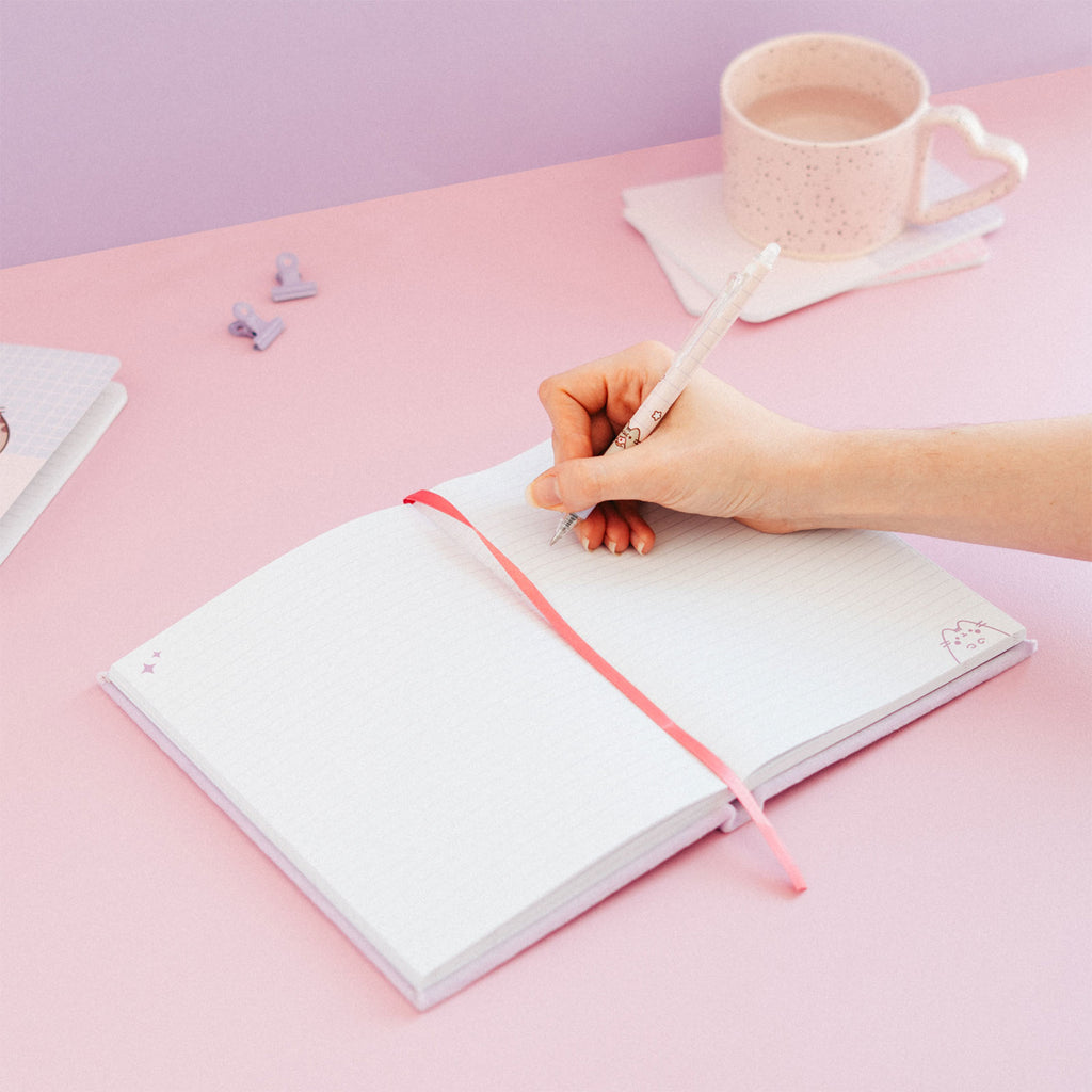 Imagen del producto Pusheen - Cuaderno de Peluche Moments