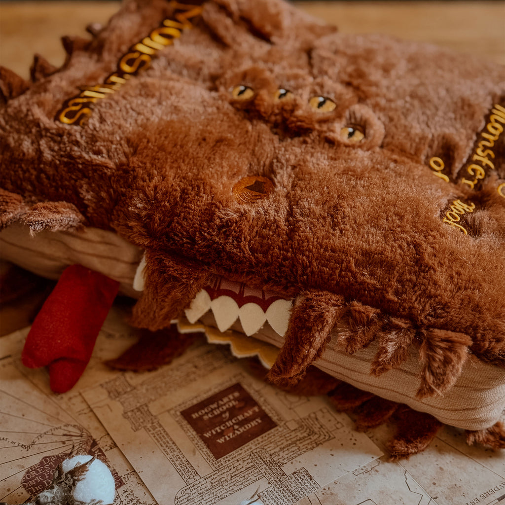 Imagen del producto Peluche del Monstruoso Libro de los Monstruos con sonido - Harry Potter