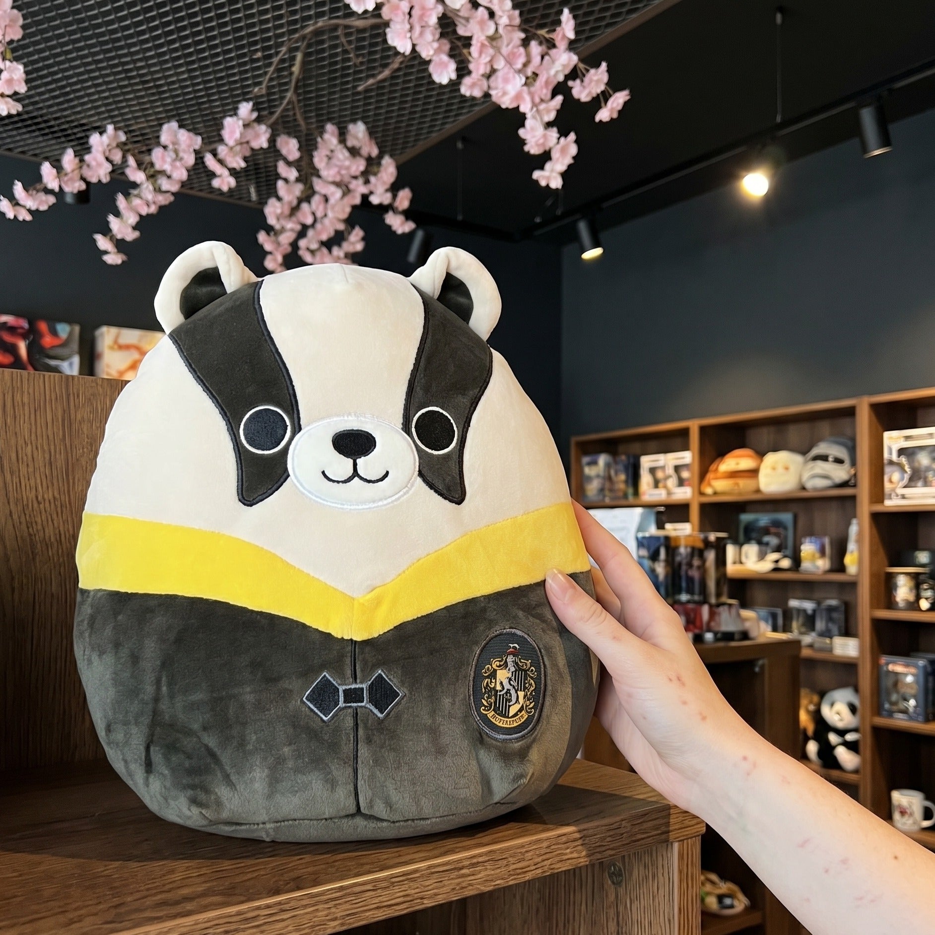 Imagen del producto Harry Potter - Tejón de Hufflepuff con Túnica Figura de Peluche Squishmallows