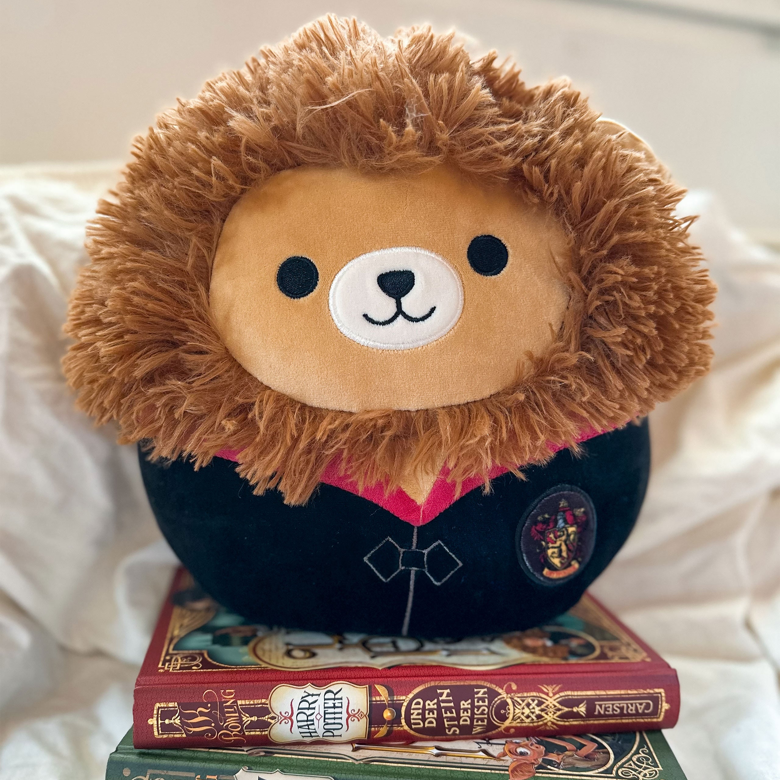 Imagen del producto Harry Potter - León de Gryffindor con túnica Figura de peluche Squishmallows