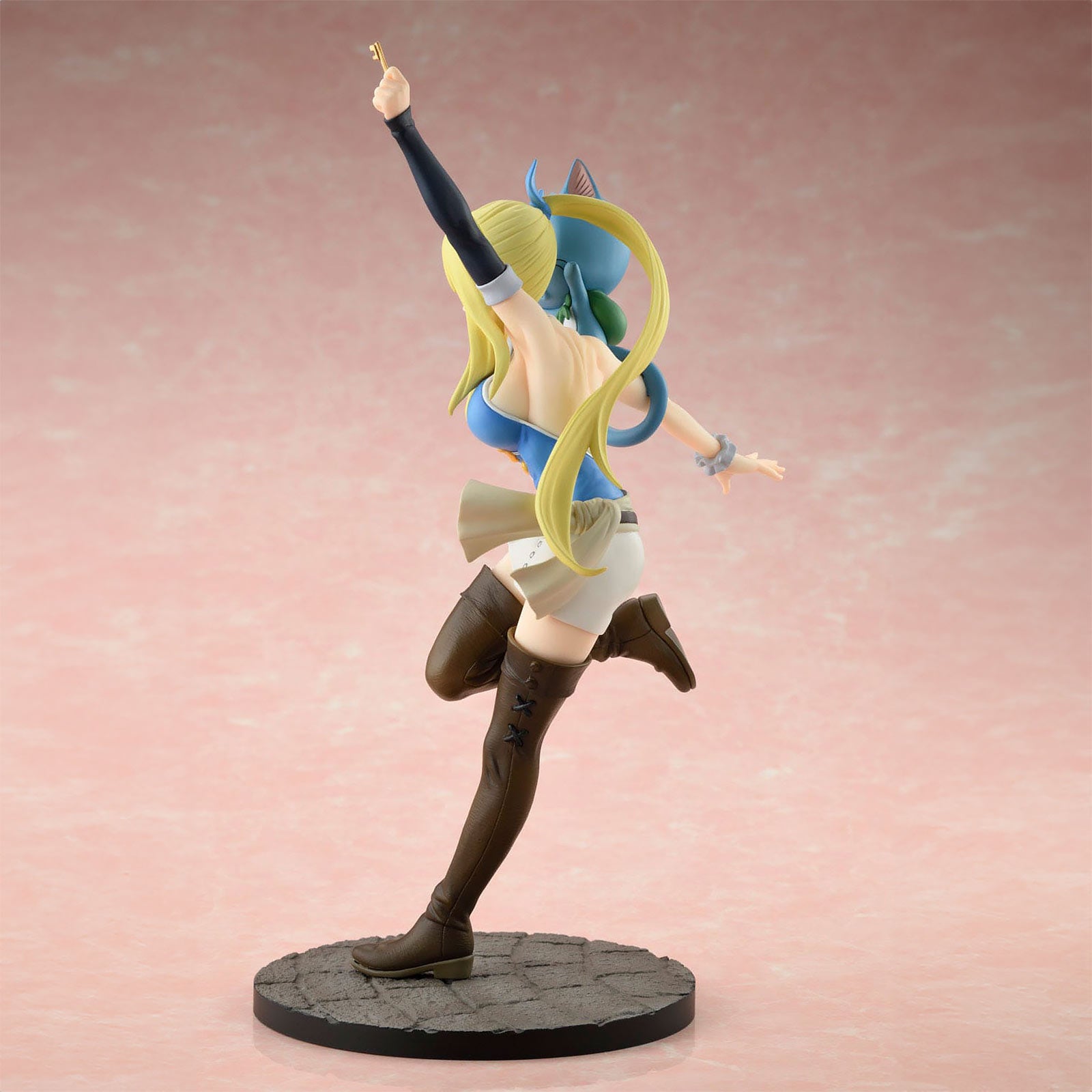 Imagen del producto Fairy Tail - Lucy Heartfilia Estatua 1:8 Versión Guiño