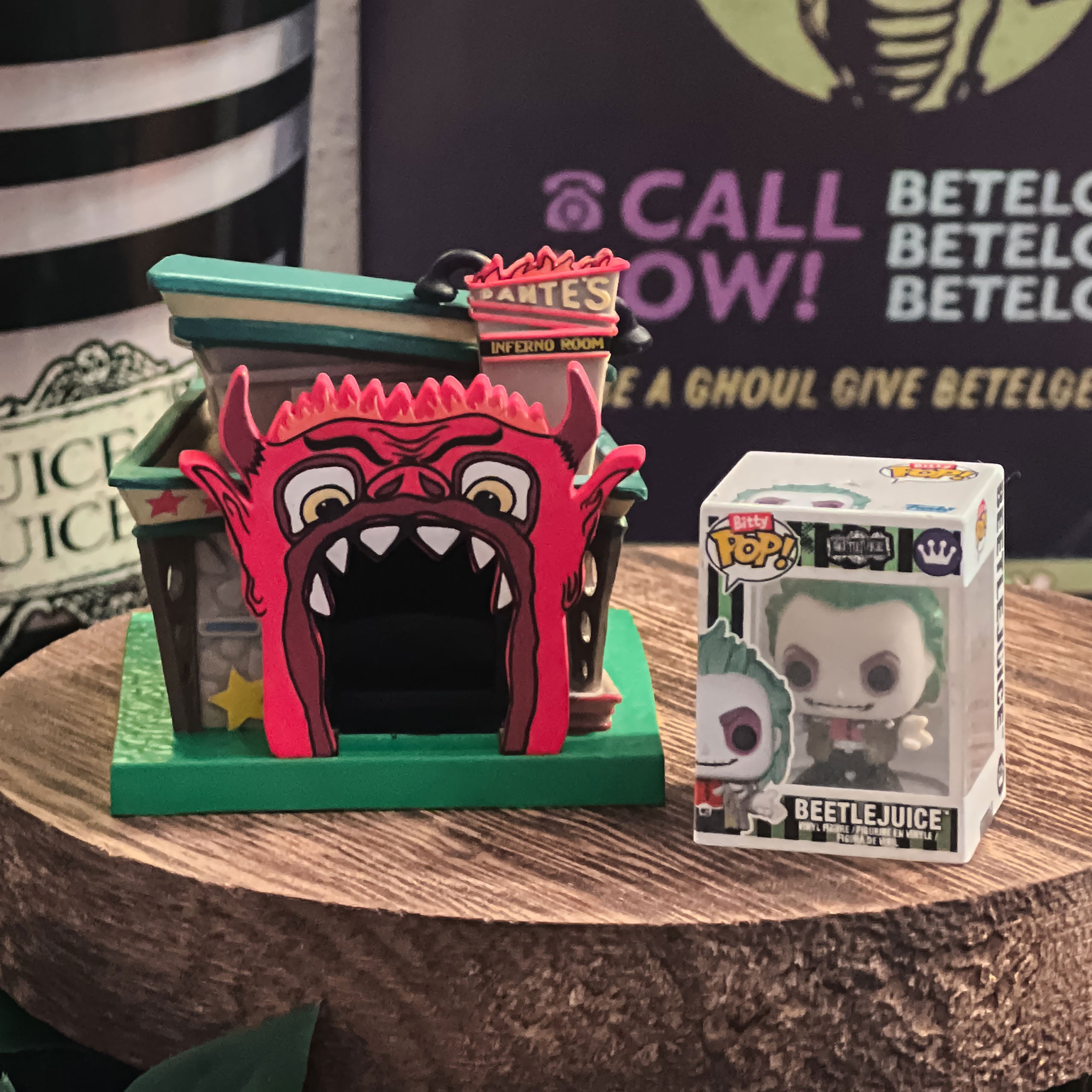 Imagen del producto Beetlejuice - Diorama Dantes Funko Bitty POP Town