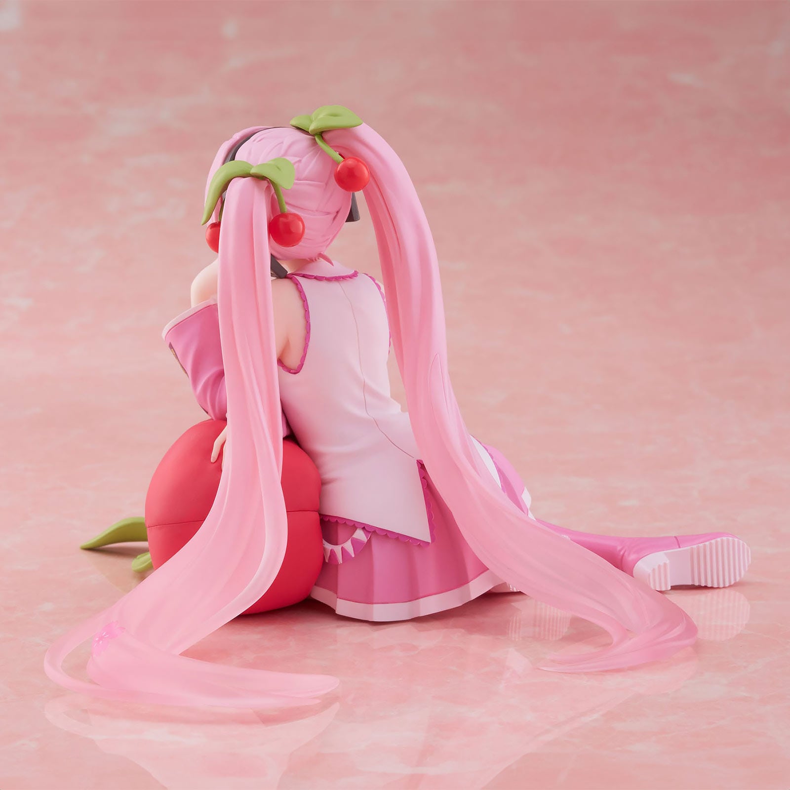 Imagen del producto Hatsune Miku - Figura Sakura Miku Desktop Cute Cherry Cushion Version