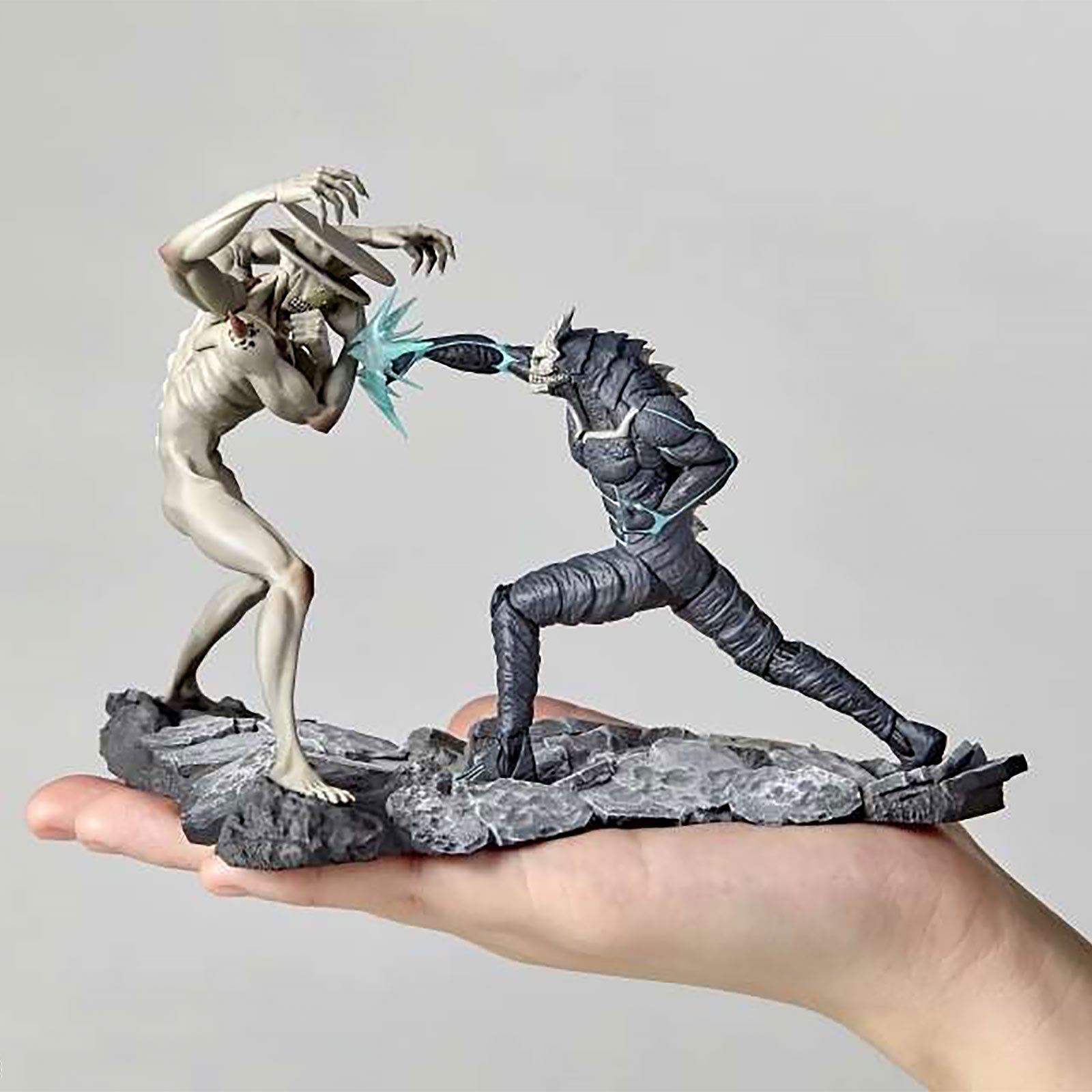 Product image Kaiju No. 8 vs. Kaiju No. 9 Diorama Figure