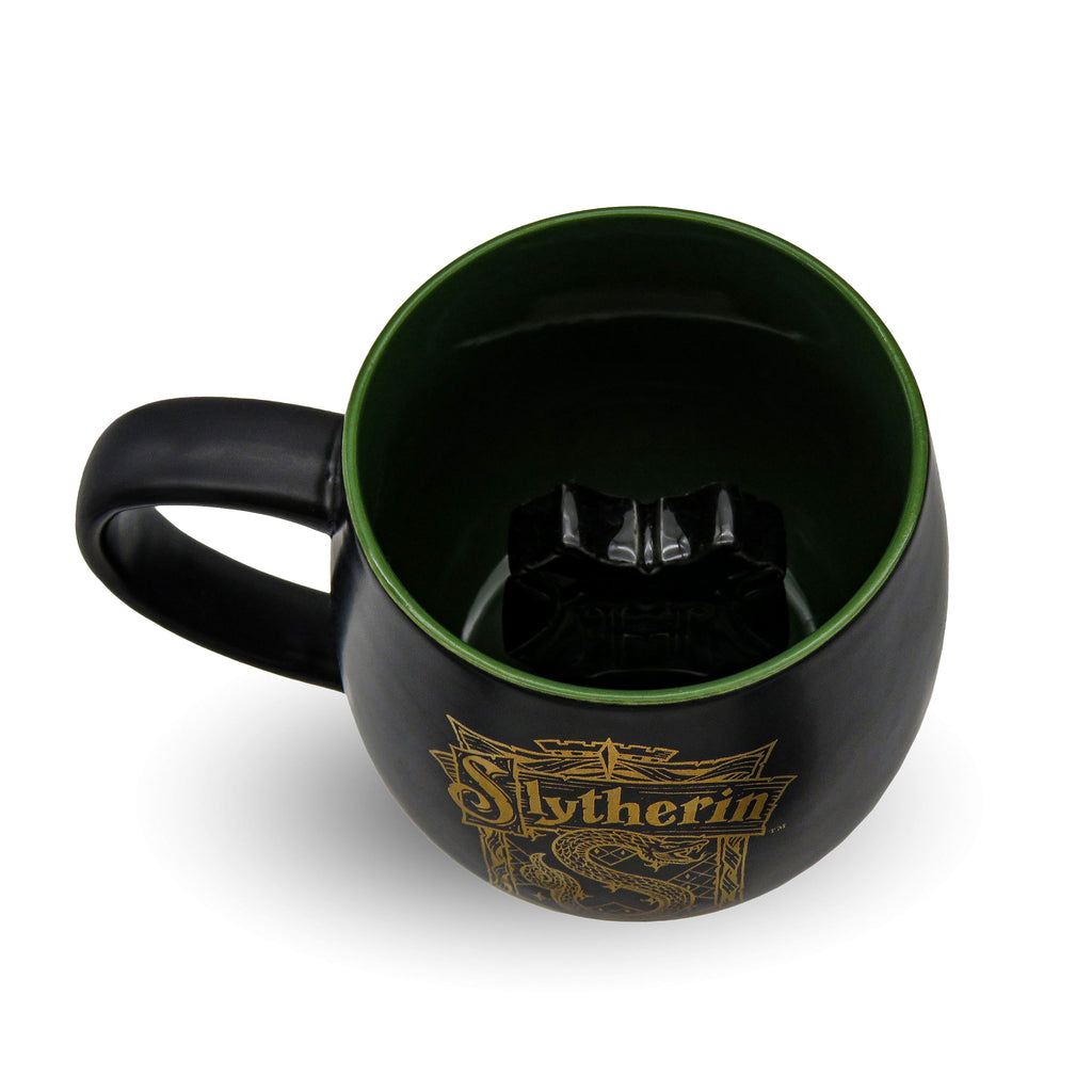 Imagen del producto Taza Slytherin con Escudo de Hogwarts en 3D en el Interior - Harry Potter