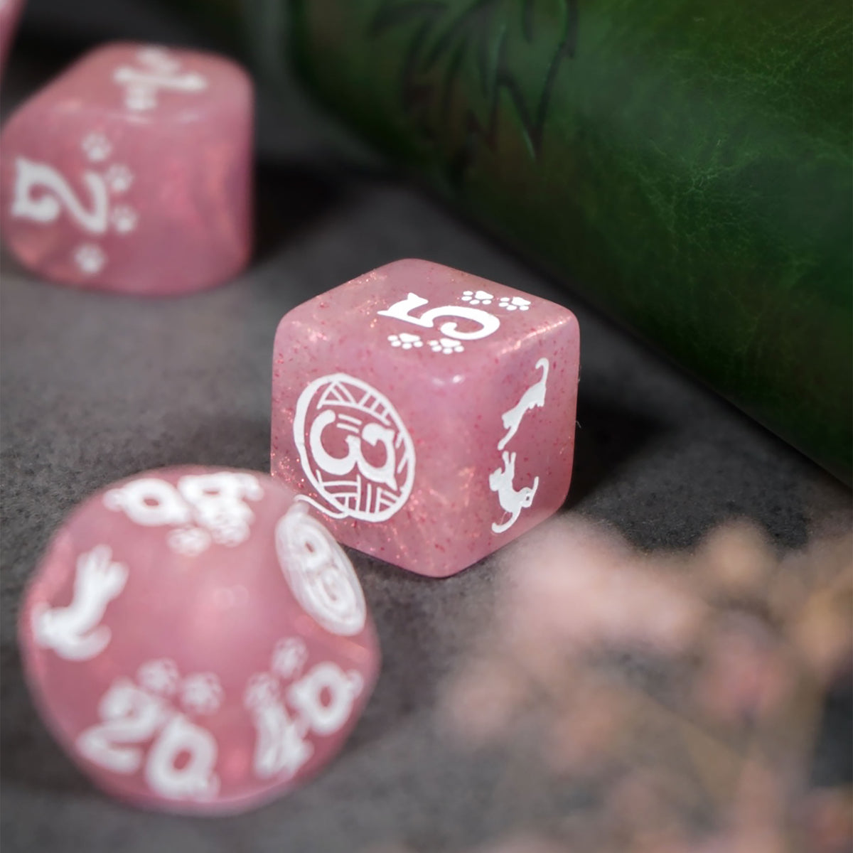 Product image Cats - Daisy Glitter RPG Dice Set 7pcs
