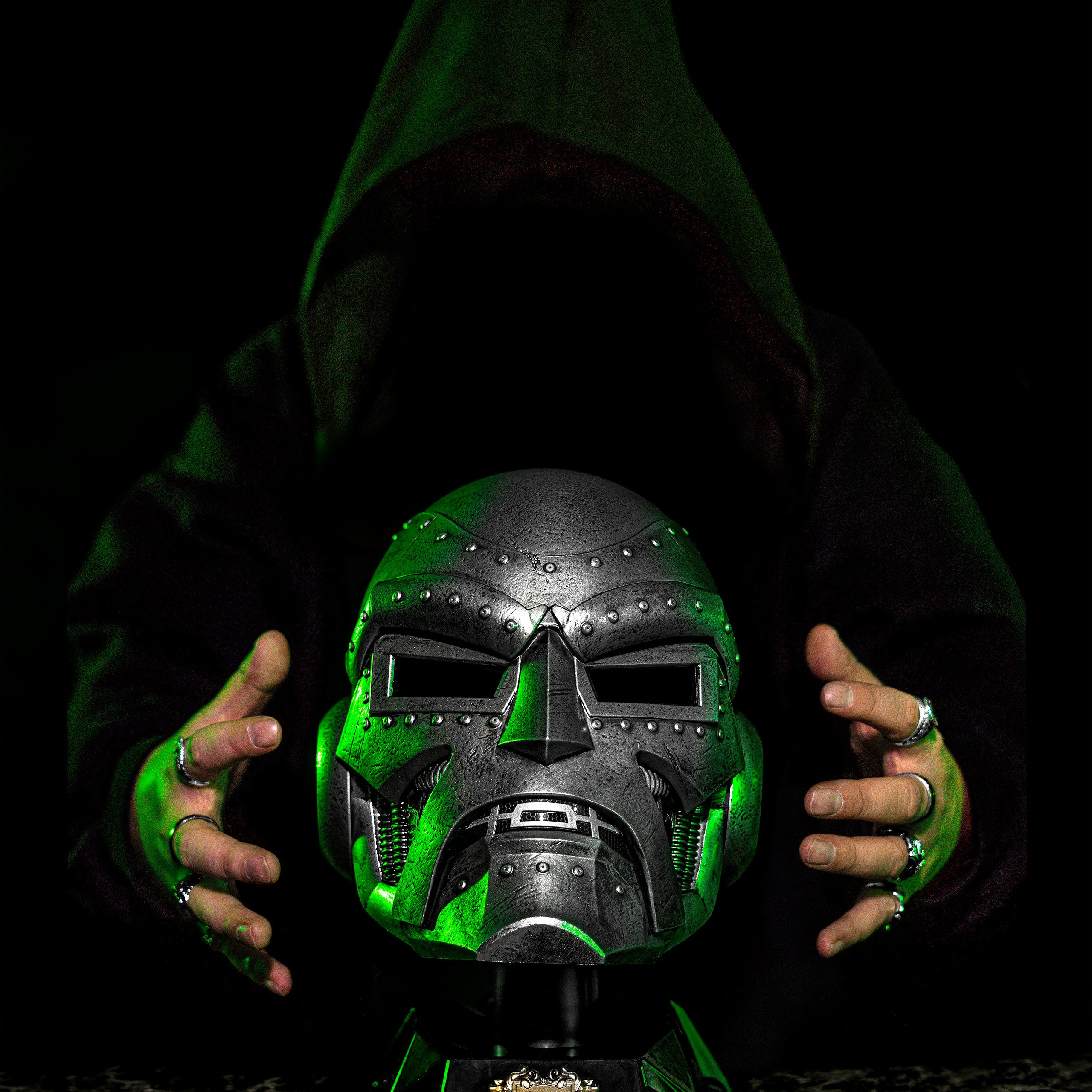 Imagen del producto Doctor Doom - Casco Premium Marvel Legends