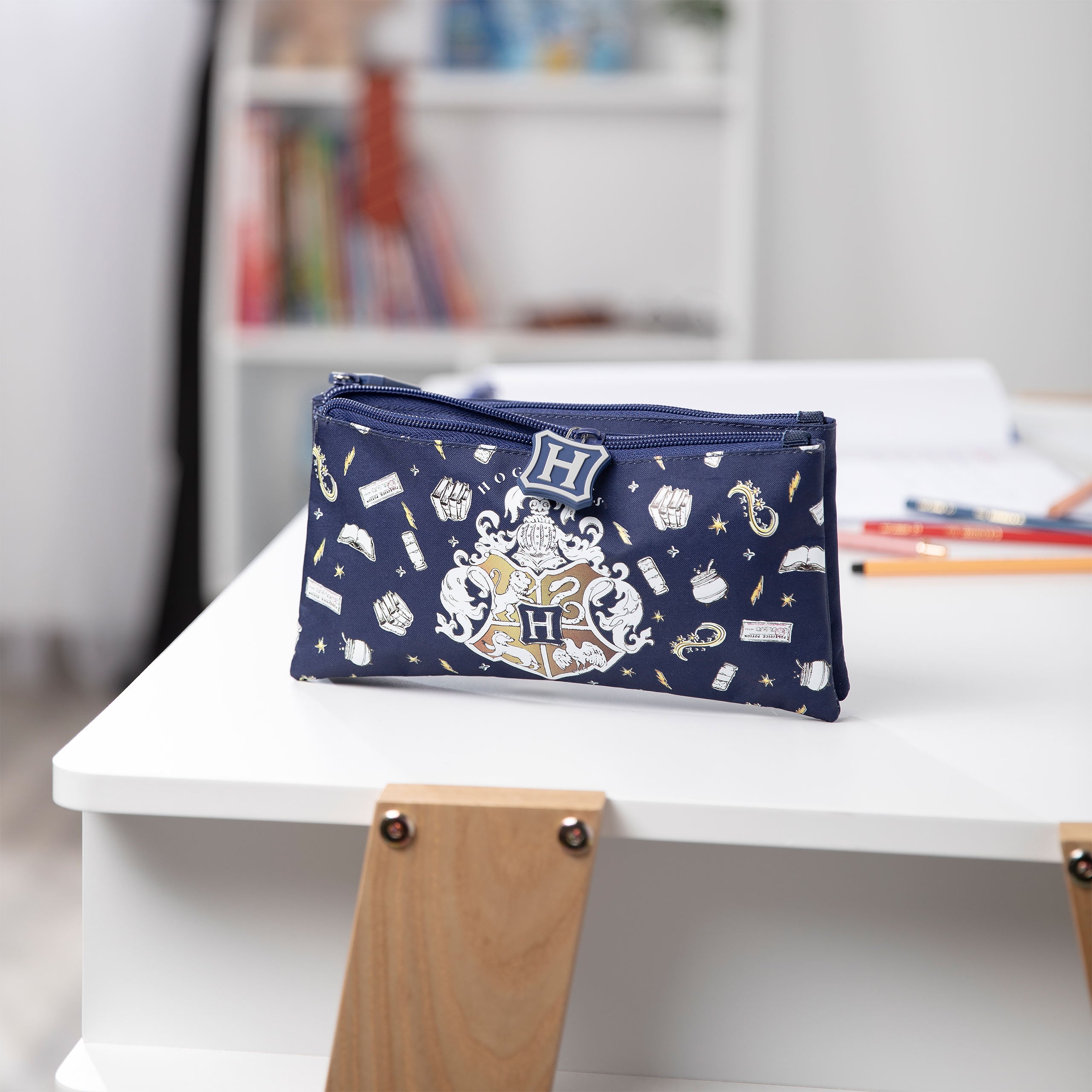 Product image Harry Potter - Hogwarts Crest Pencil Case