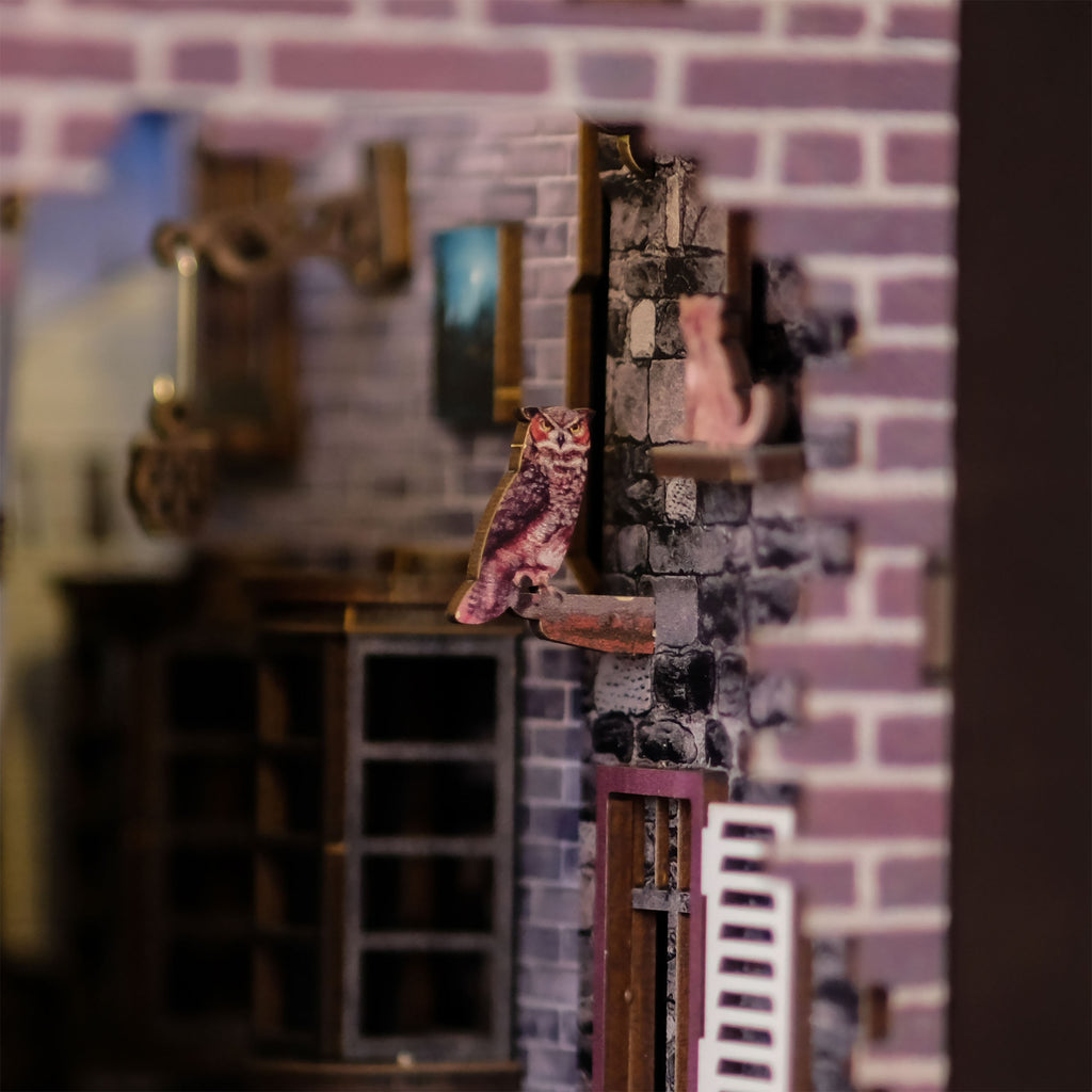 Product image Harry Potter - Diagon Alley Book Nook Model Kit Wood
