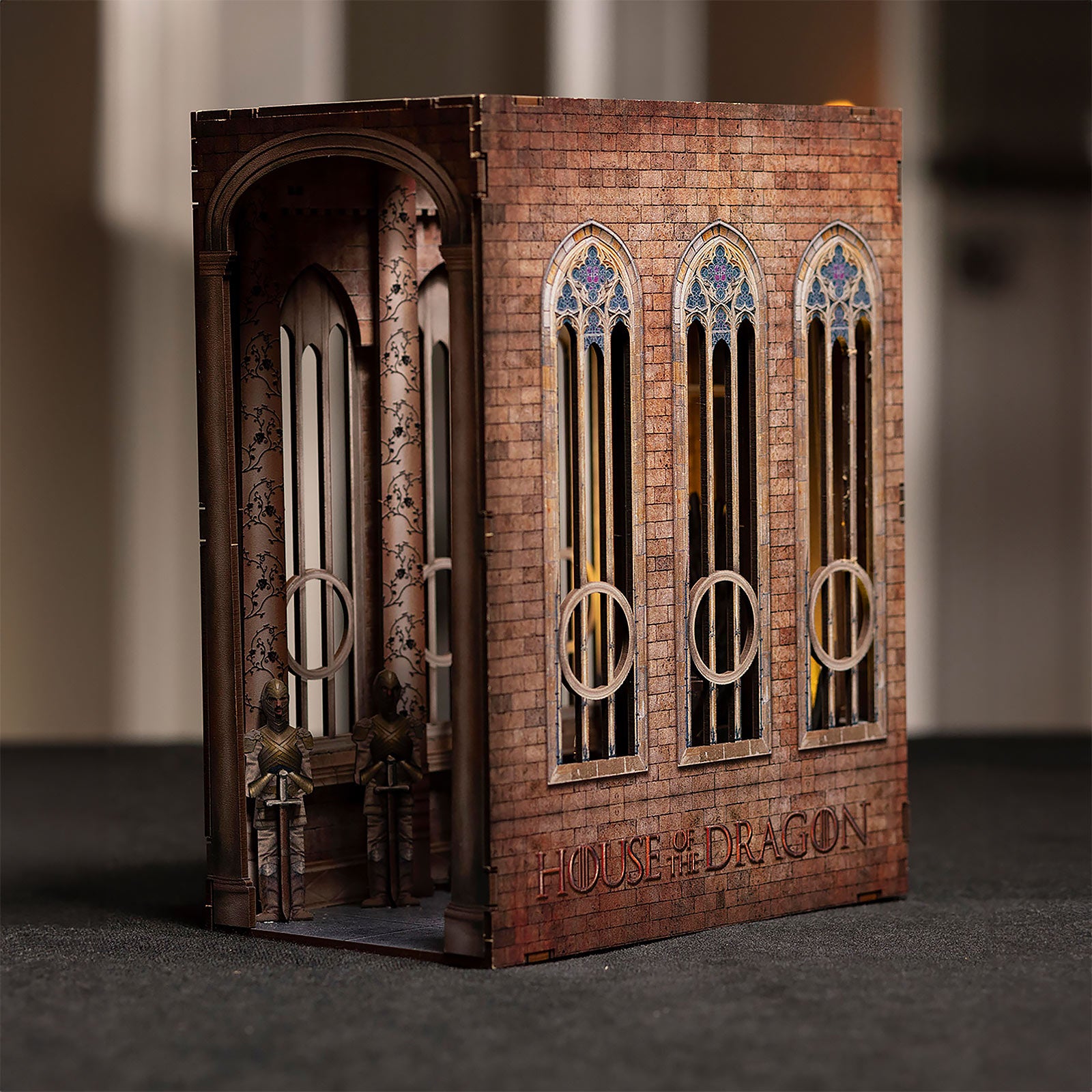 Imagen del producto Game of Thrones - Trono de Hierro Book Nook Kit de maqueta de madera