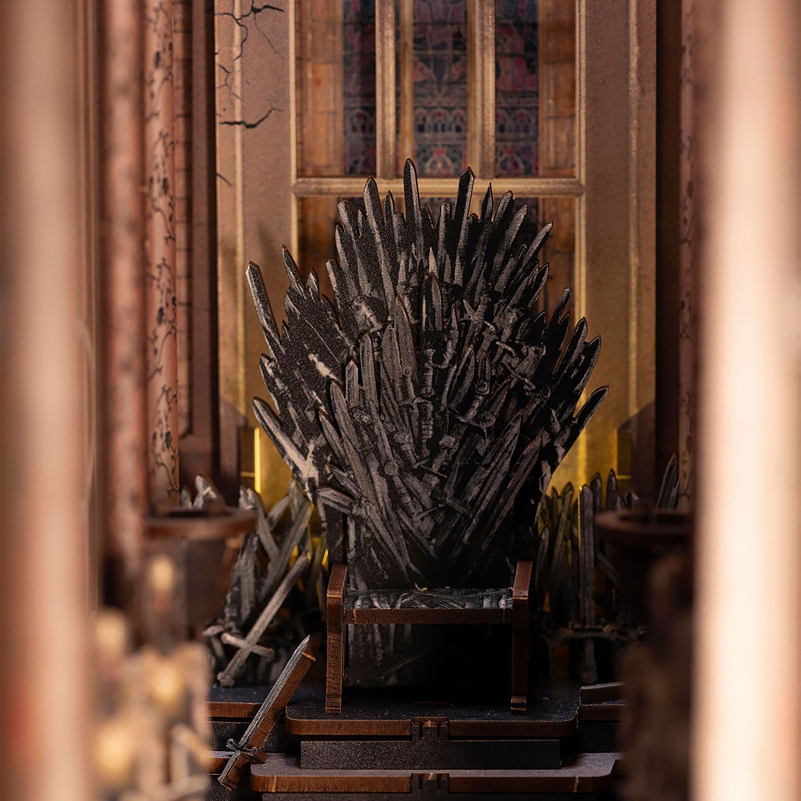 Imagen del producto Game of Thrones - Trono de Hierro Book Nook Kit de maqueta de madera