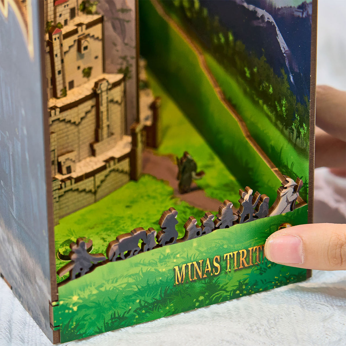 Imagen del producto El Señor de los Anillos - Minas Tirith Book Nook kit de maqueta de madera