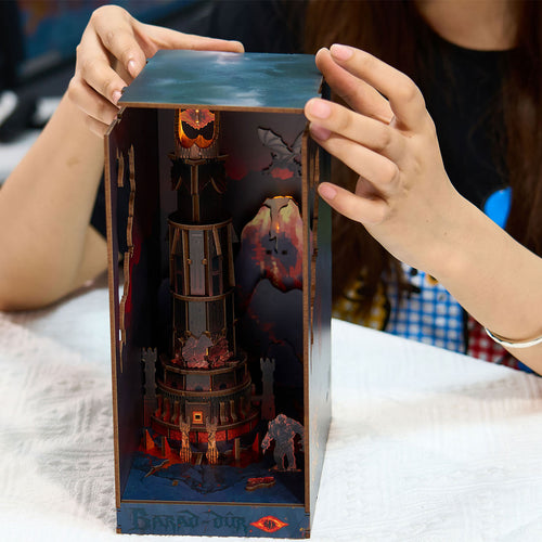 Imagen del producto El Señor de los Anillos - Barad-dûr Book Nook kit de maqueta de madera