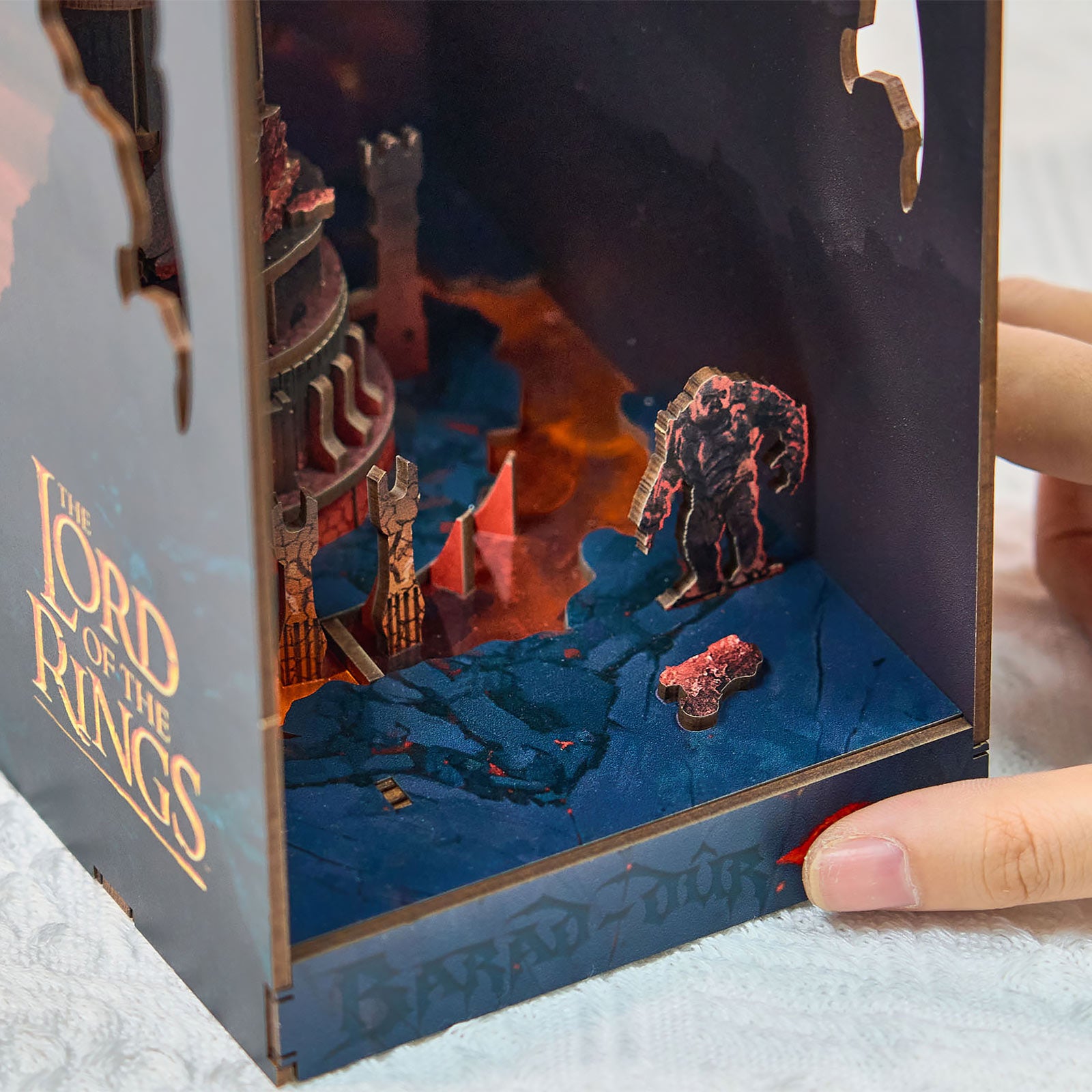 Imagen del producto El Señor de los Anillos - Barad-dûr Book Nook kit de maqueta de madera