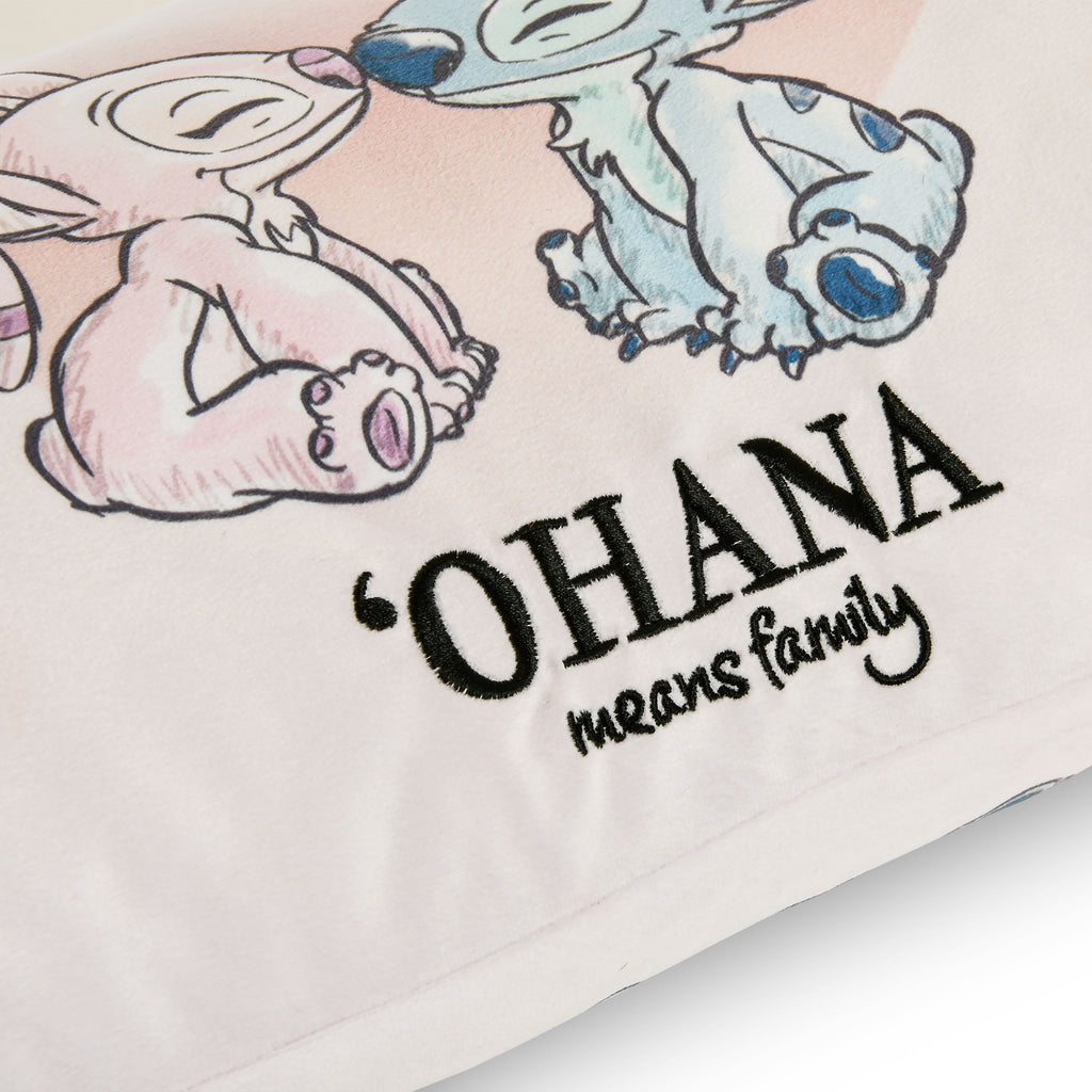Imagen del producto Stitch y Angel Ohana Means Family - Cojín