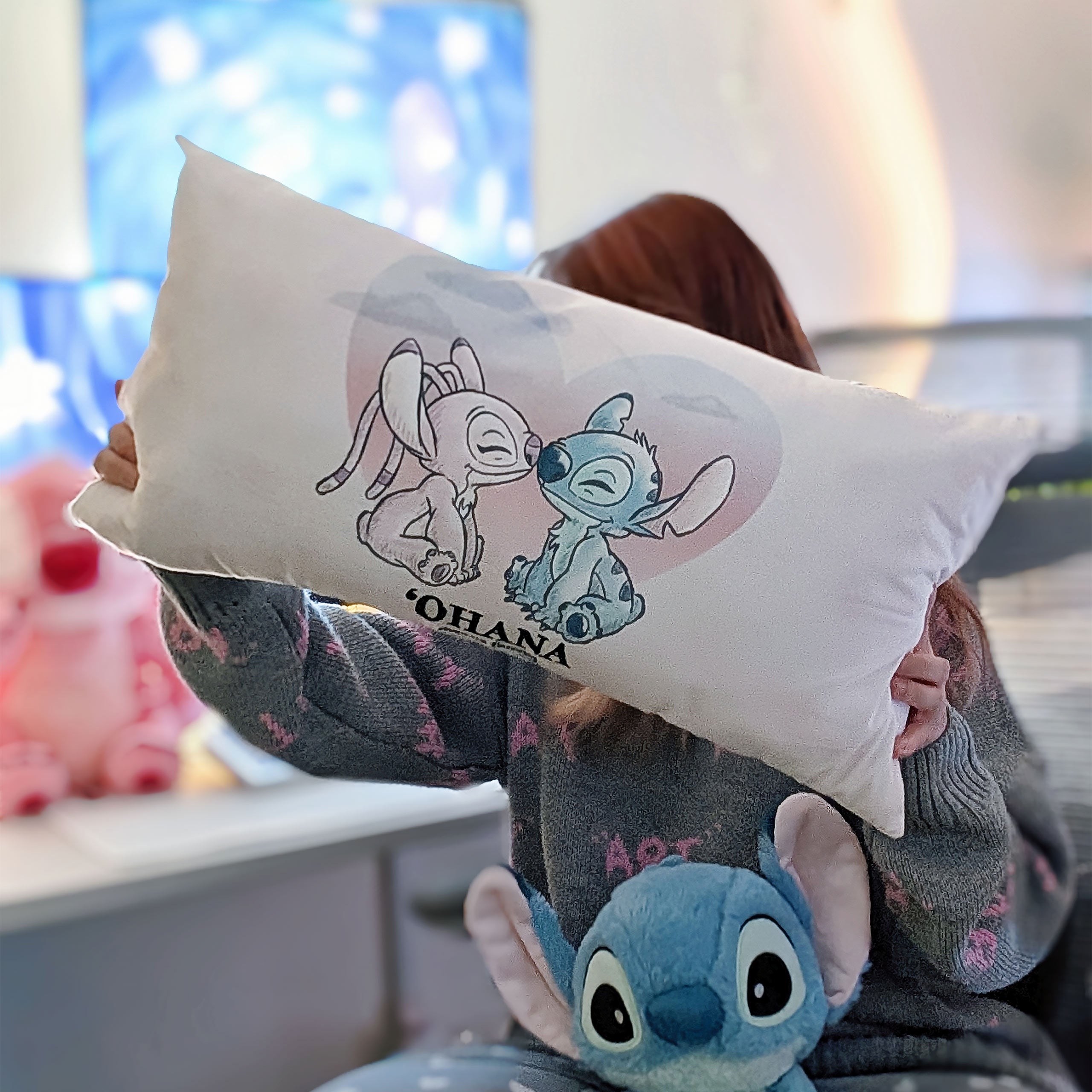 Imagen del producto Stitch y Angel Ohana Means Family - Cojín