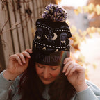 Imagen del producto Wednesday - Gorro Midnight con pompón