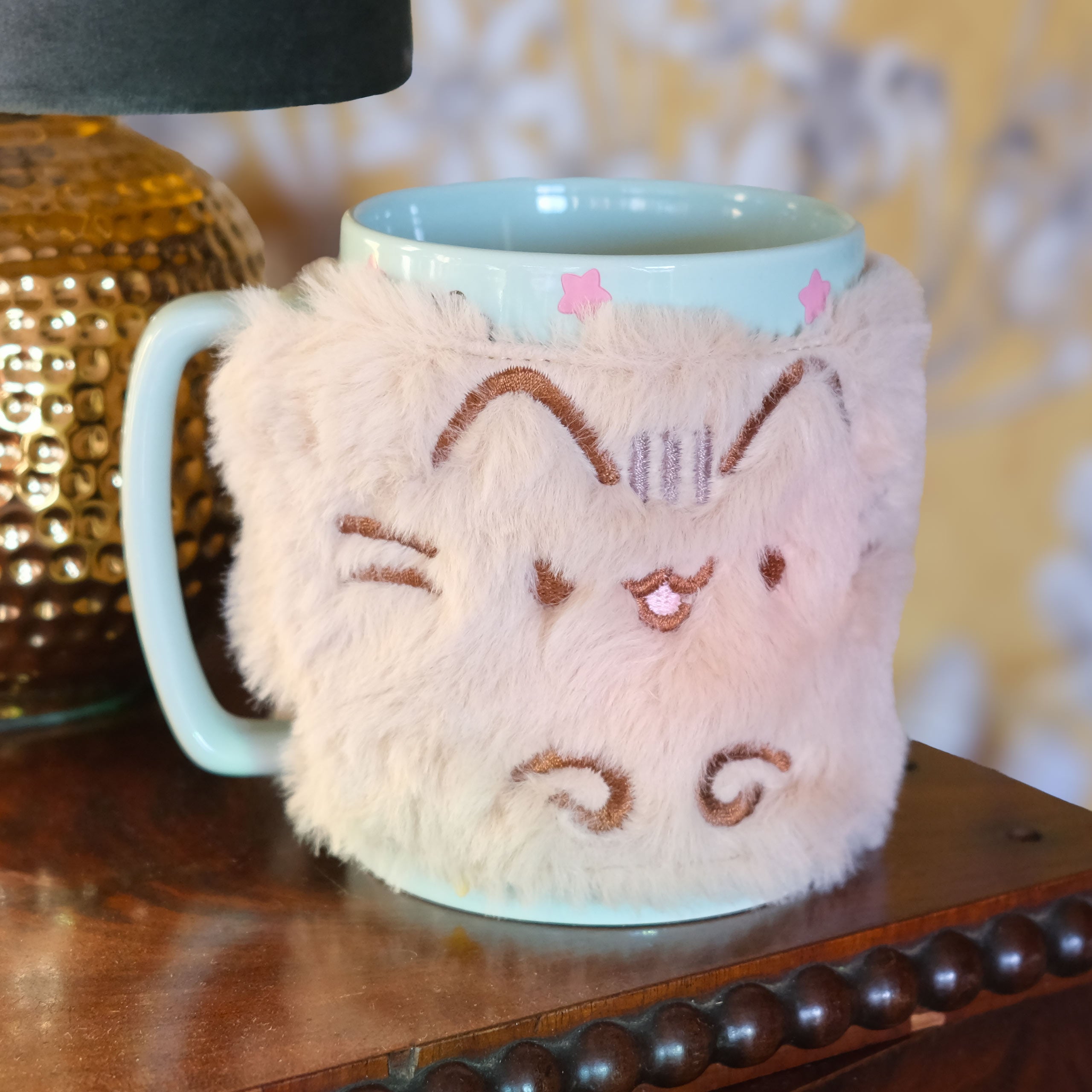 Imagen del producto Pusheen - Taza con funda de peluche