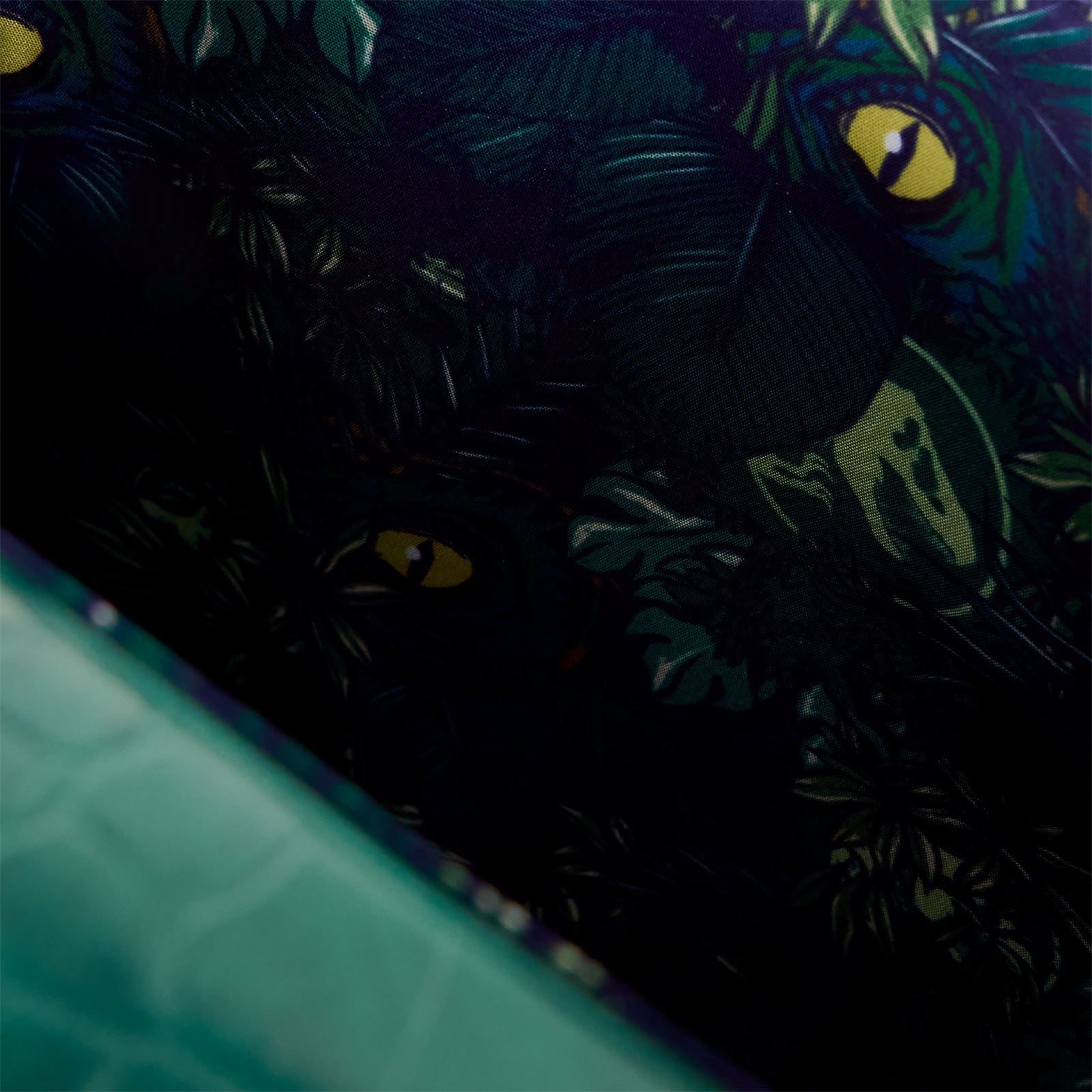 Imagen del producto Bolso Bandolera Velociraptor Glow in the Dark - Jurassic World