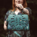 Imagen del producto Bolso Bandolera Velociraptor Glow in the Dark - Jurassic World