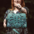 Imagen del producto Bolso Bandolera Velociraptor Glow in the Dark - Jurassic World