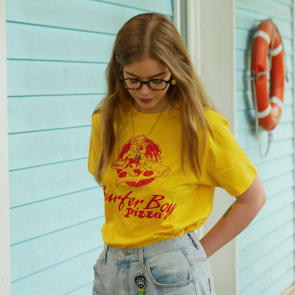 Imagen del producto Stranger Things - Camiseta Surfer Boy Pizza amarilla