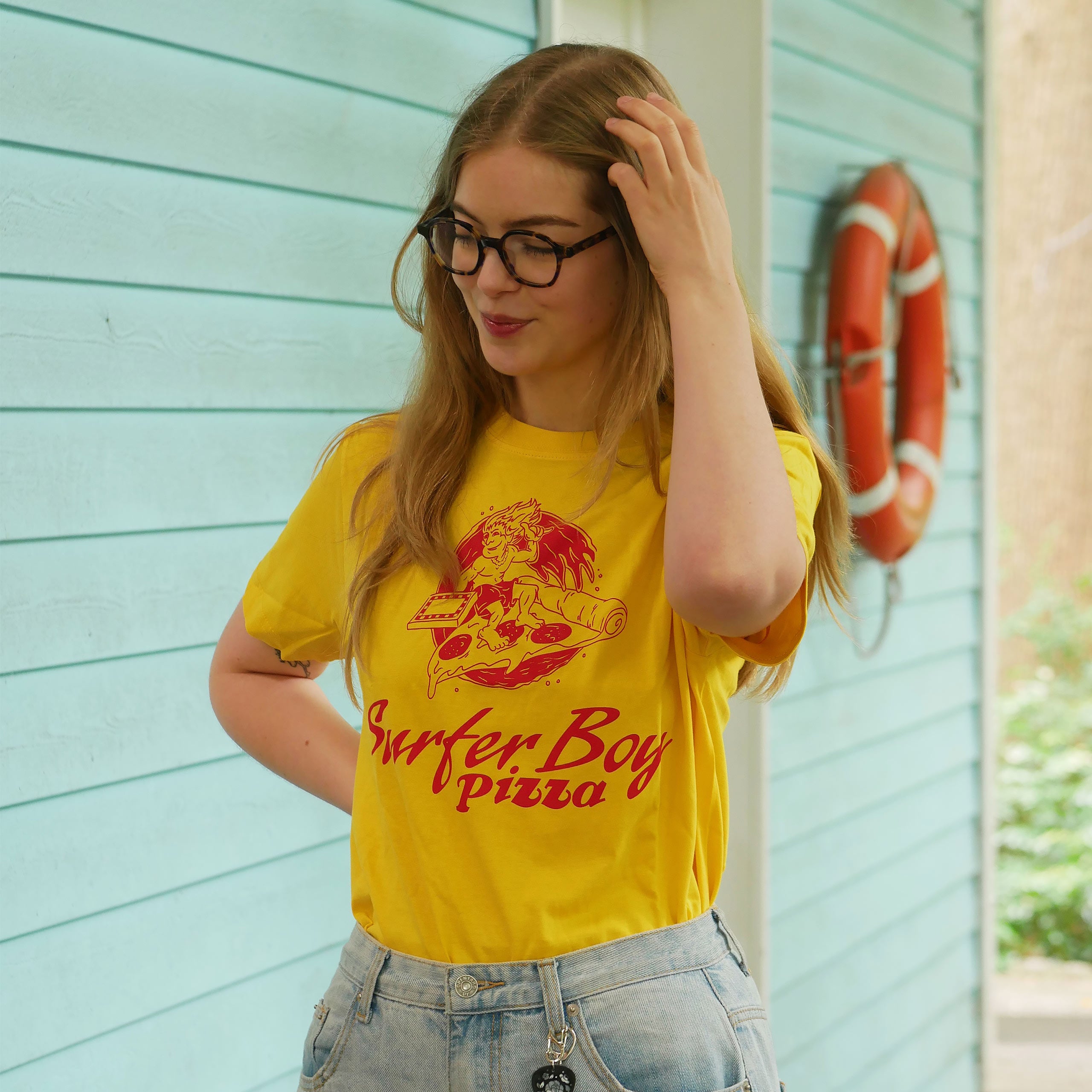 Imagen del producto Stranger Things - Camiseta Surfer Boy Pizza amarilla