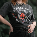 Imagen del producto Stranger Things - Camiseta Hellfire Club gris