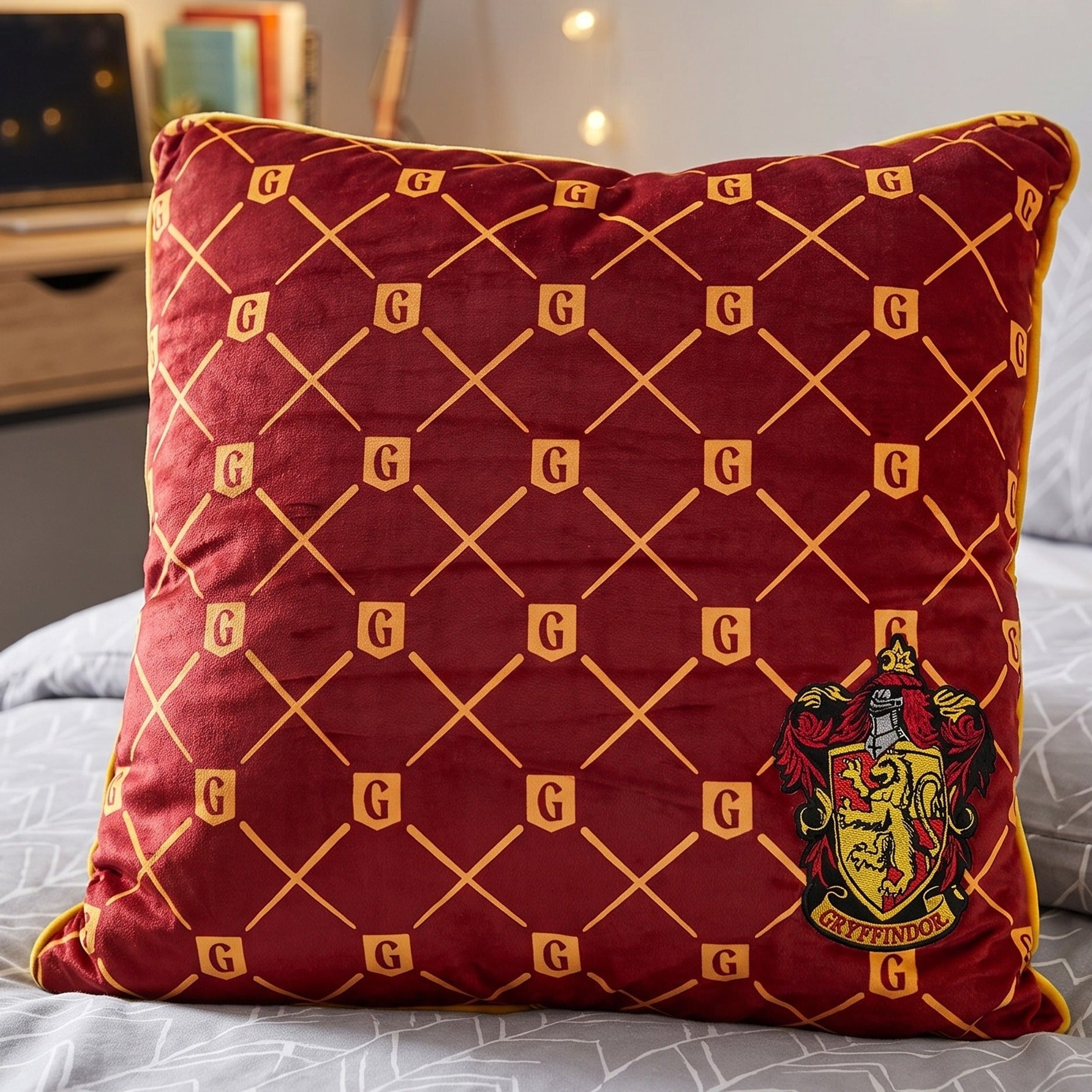 Imagen del producto Harry Potter - Cojín con logo de Gryffindor