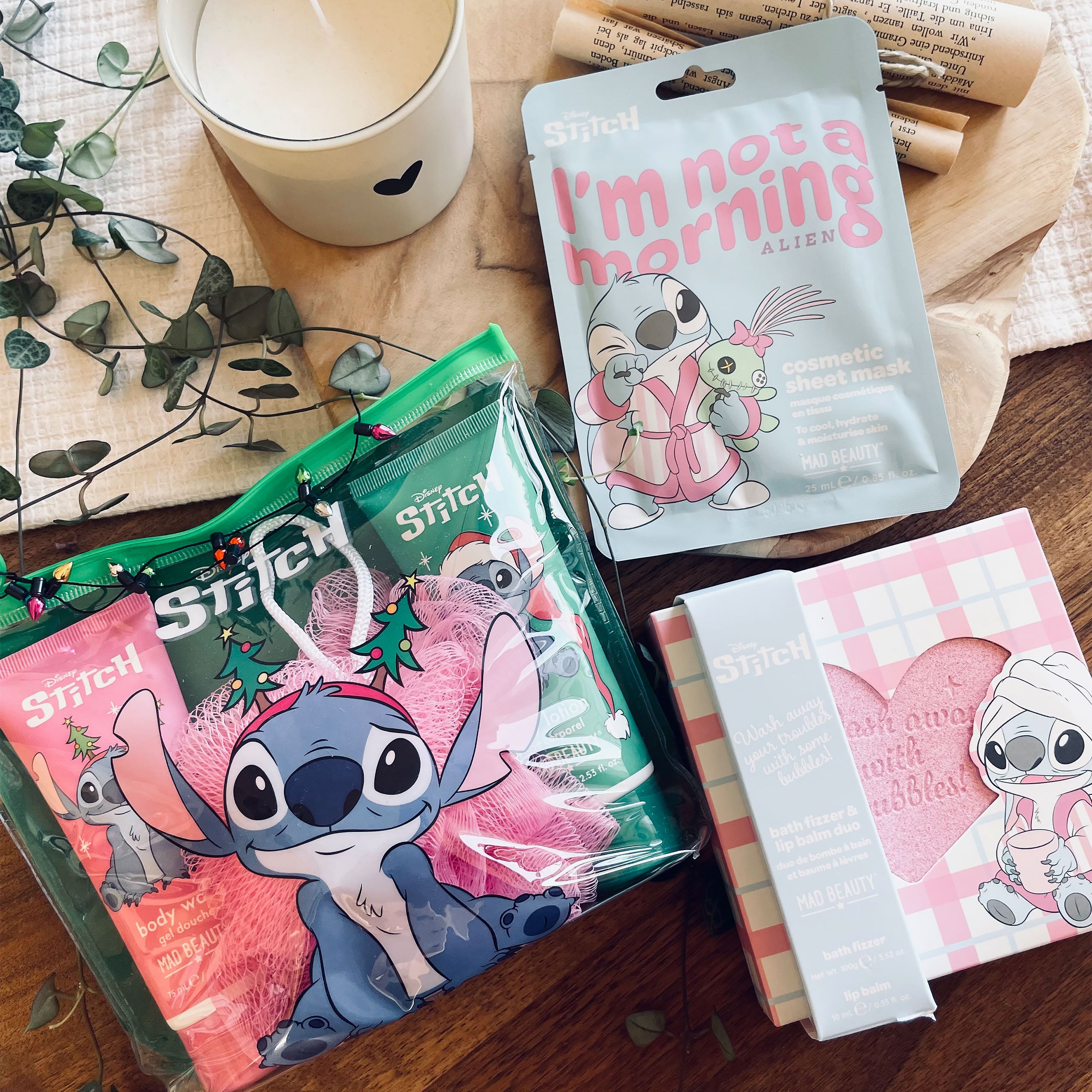 Imagen del producto Set cosmético Stitch de bálsamo labial y bomba efervescente de baño - Lilo & Stitch