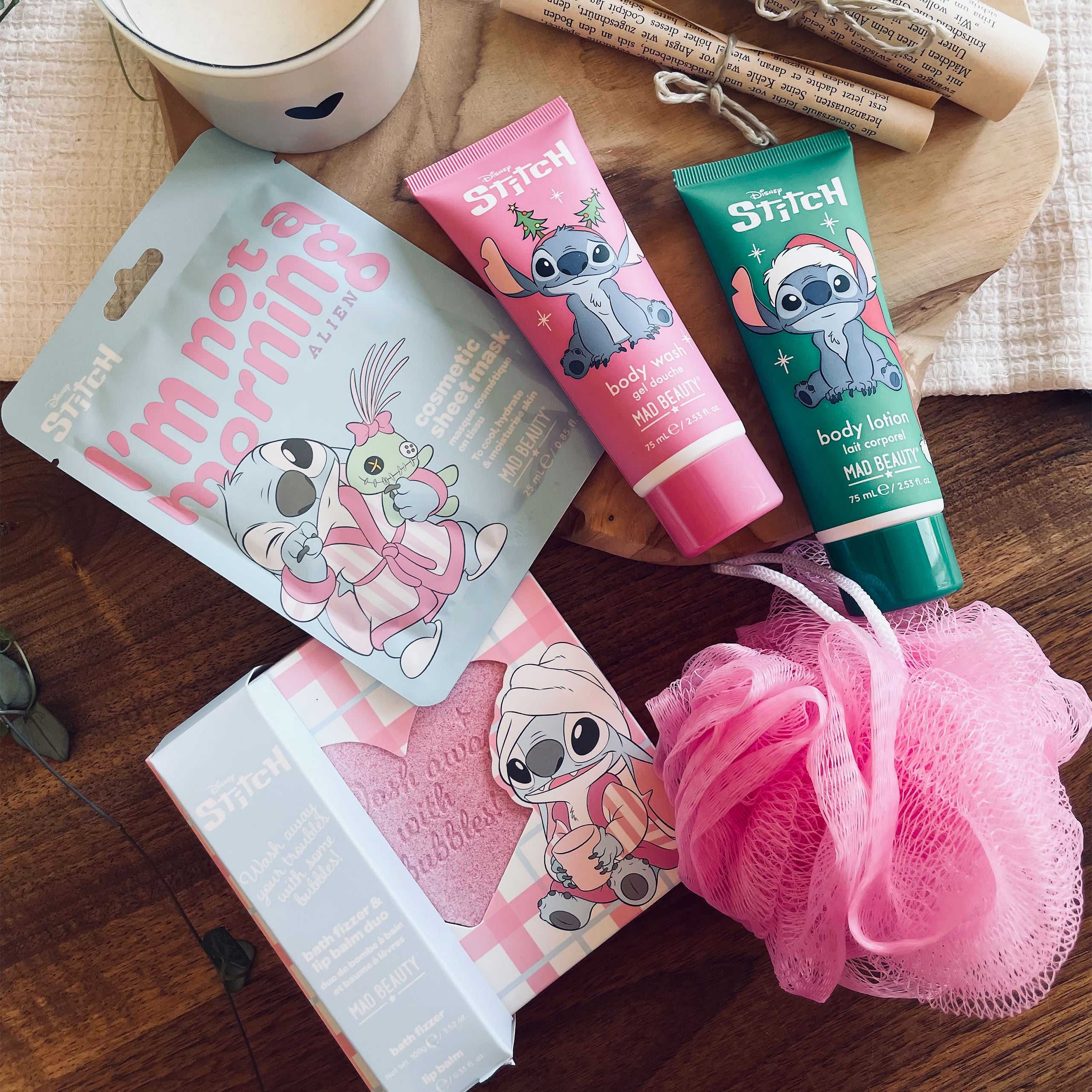 Imagen del producto Set cosmético Stitch de bálsamo labial y bomba efervescente de baño - Lilo & Stitch