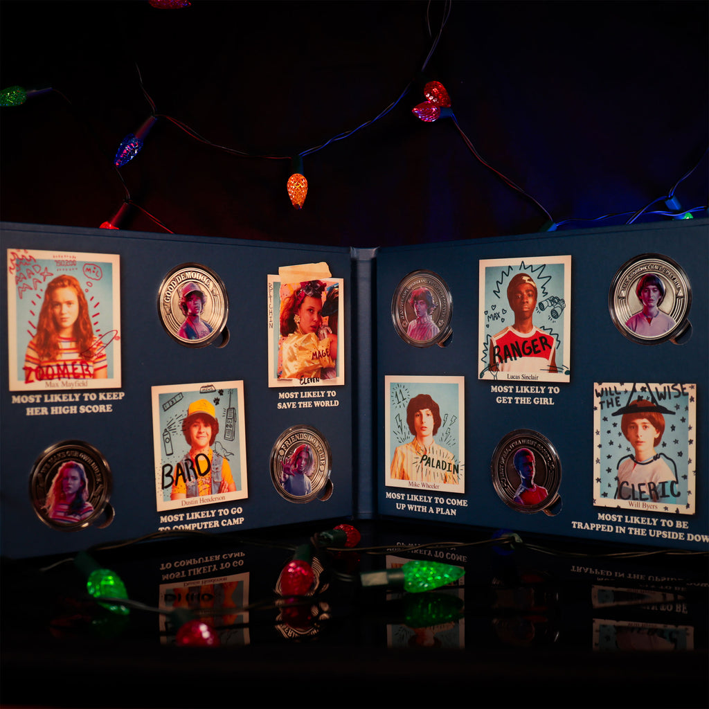 Imagen del producto Stranger Things - Álbum de monedas coleccionables de Hawkins Middle School