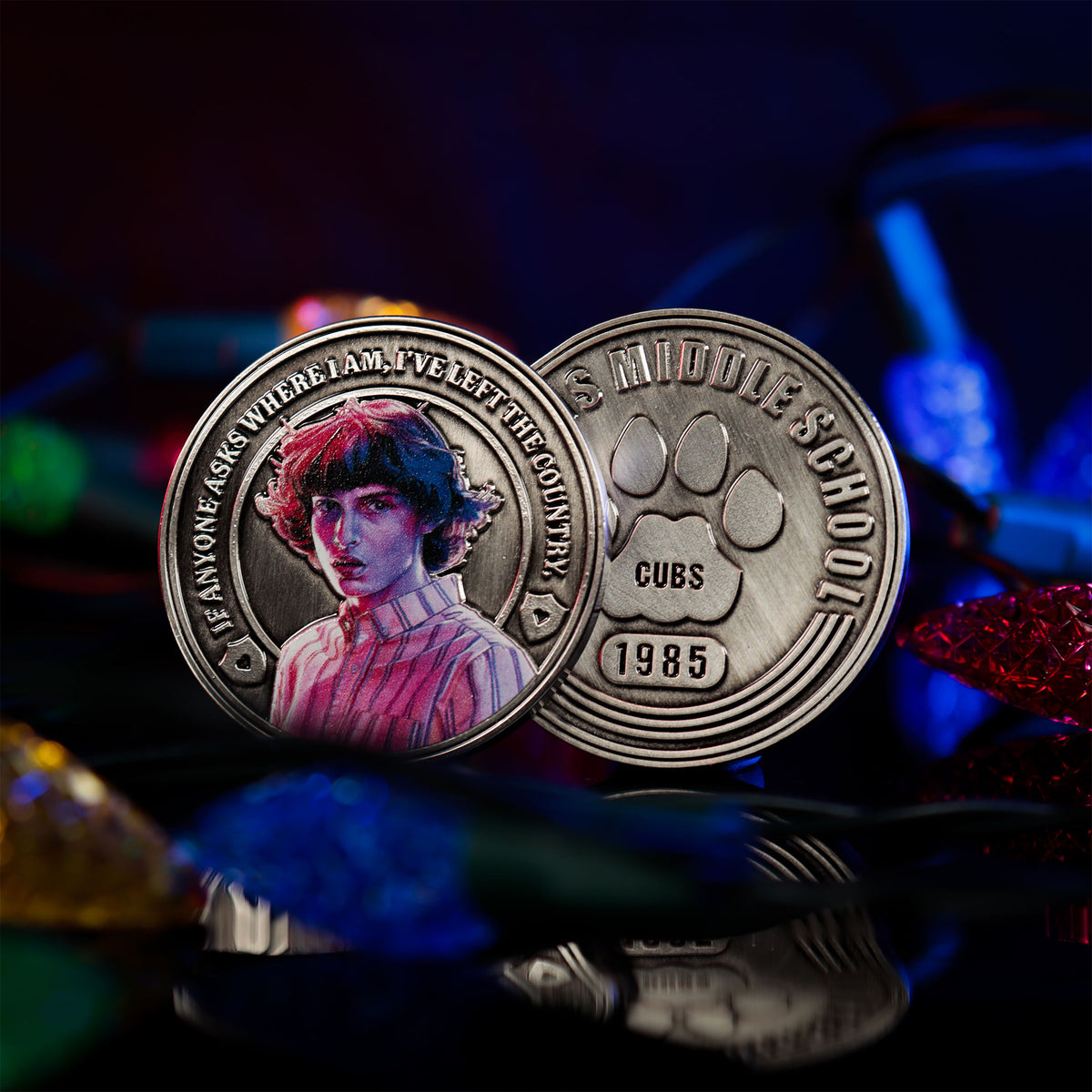 Imagen del producto Stranger Things - Álbum de monedas coleccionables de Hawkins Middle School