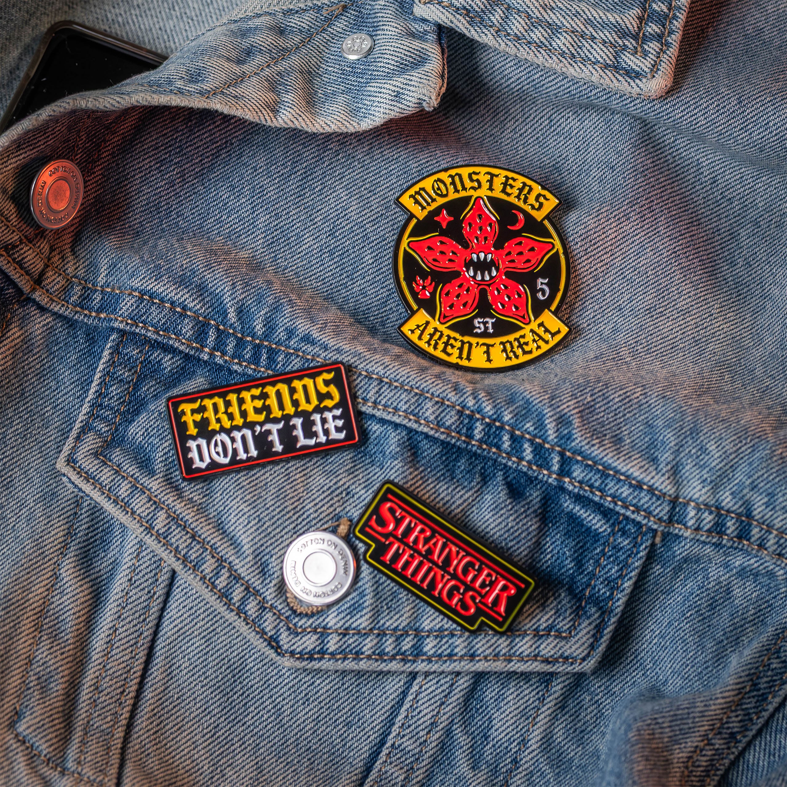 Imagen del producto Stranger Things - Friends Pins set de 3