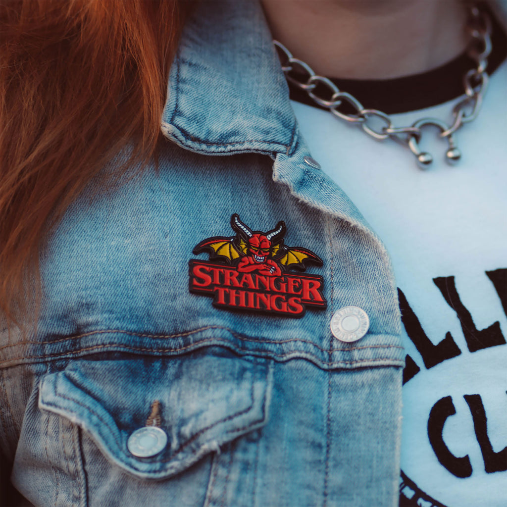 Imagen del producto Stranger Things - Pin Oversize Hellfire Club