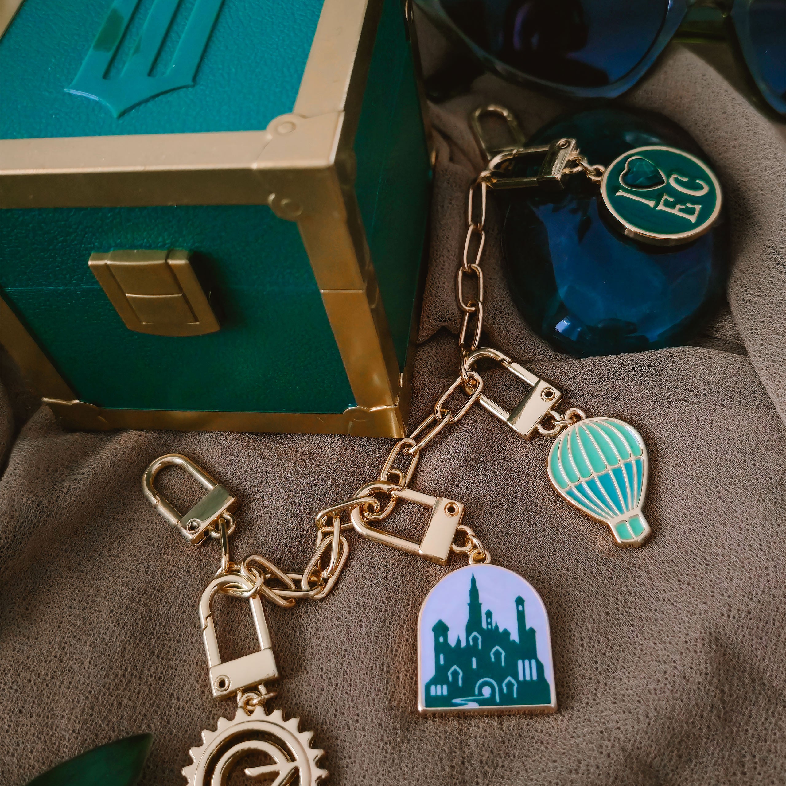 Imagen del producto Wicked - Maleta Emerald City con pulsera de charms