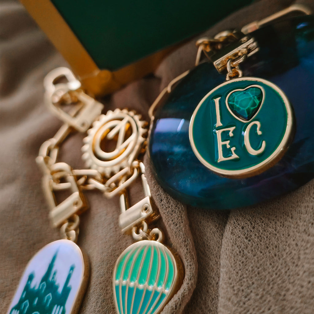 Imagen del producto Wicked - Maleta Emerald City con pulsera de charms