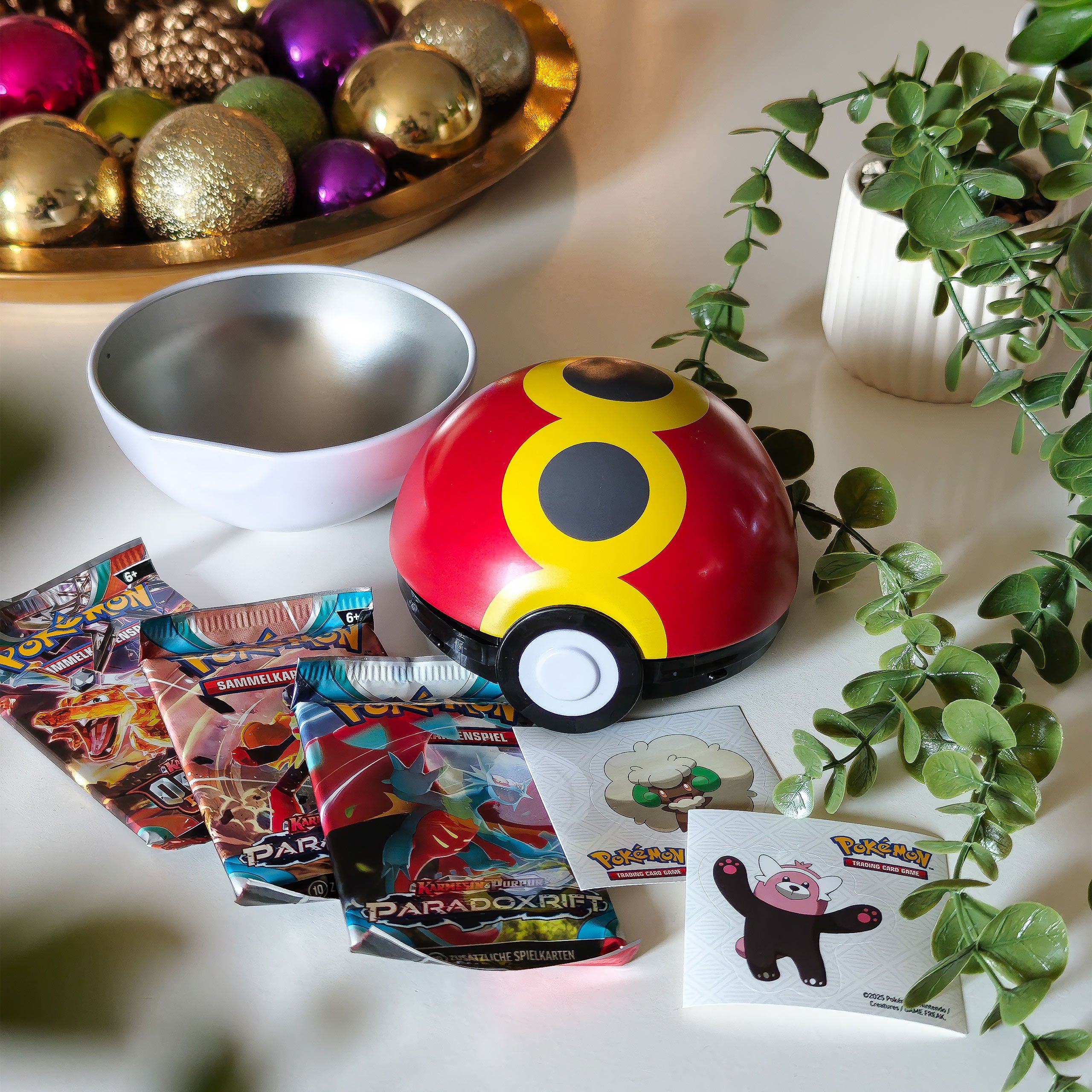 Imagen del producto Pokémon - Mystery Poké Ball Cards Tin Box Otoño 2025