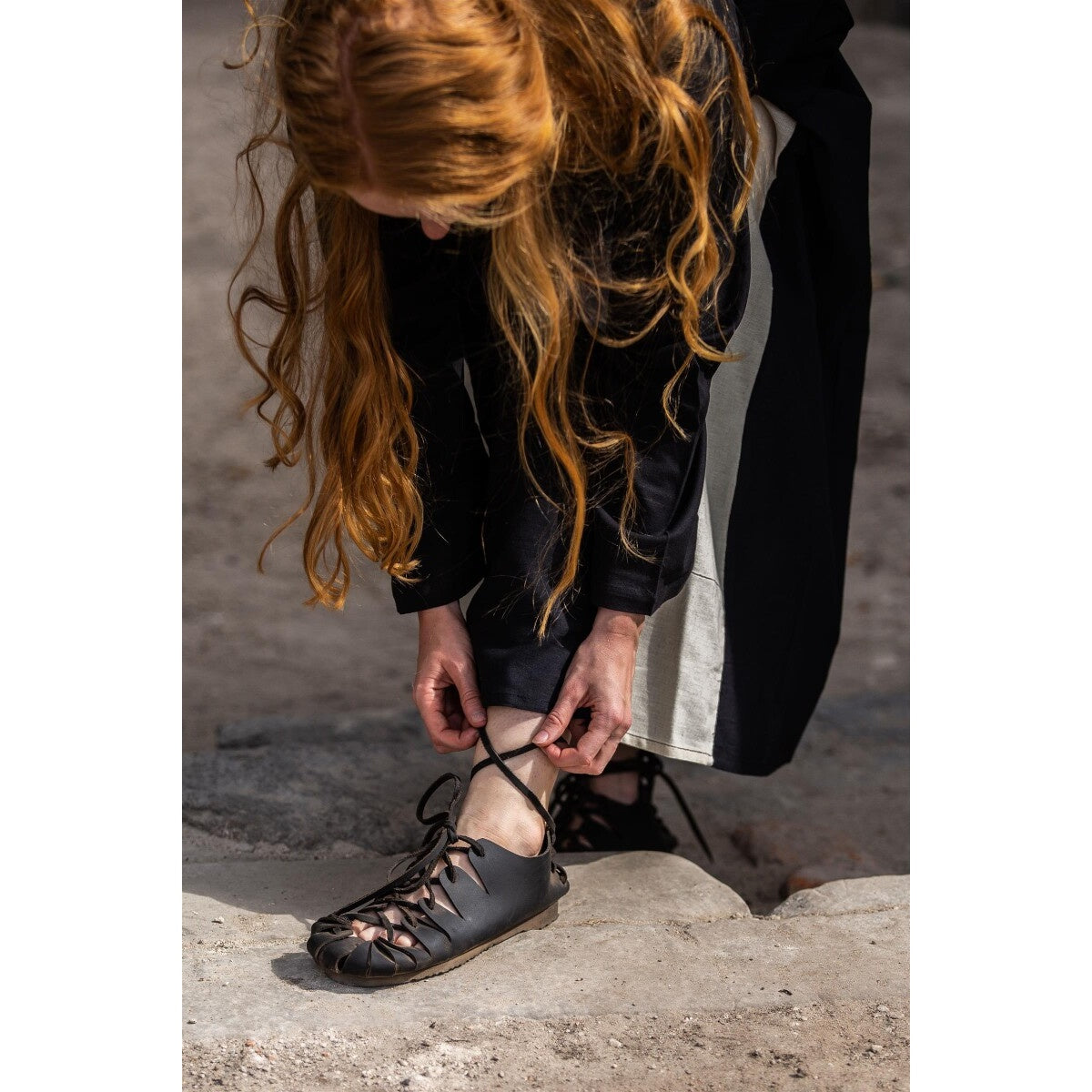 Imagen del producto Zapatos medievales de cordones de cuero nobuck negro