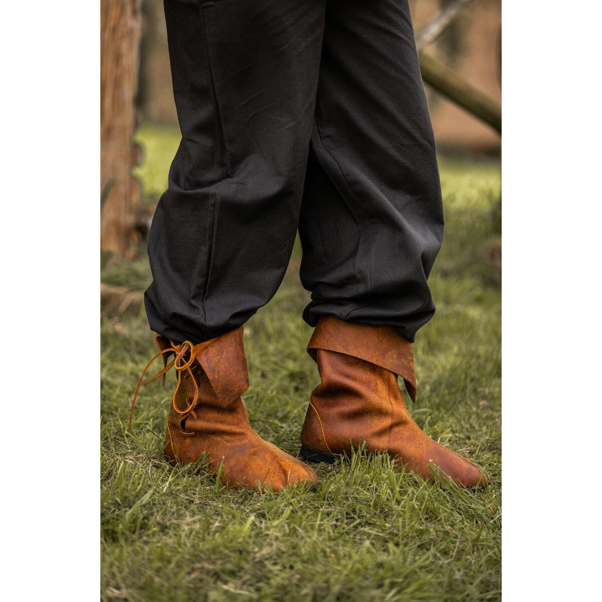 Imagen del producto Botas medievales con vuelta de cuero nobuck marrón