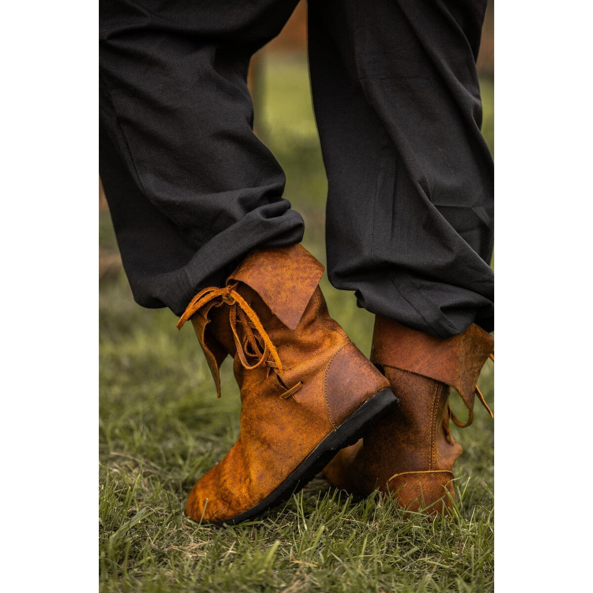 Imagen del producto Botas medievales con vuelta de cuero nobuck marrón