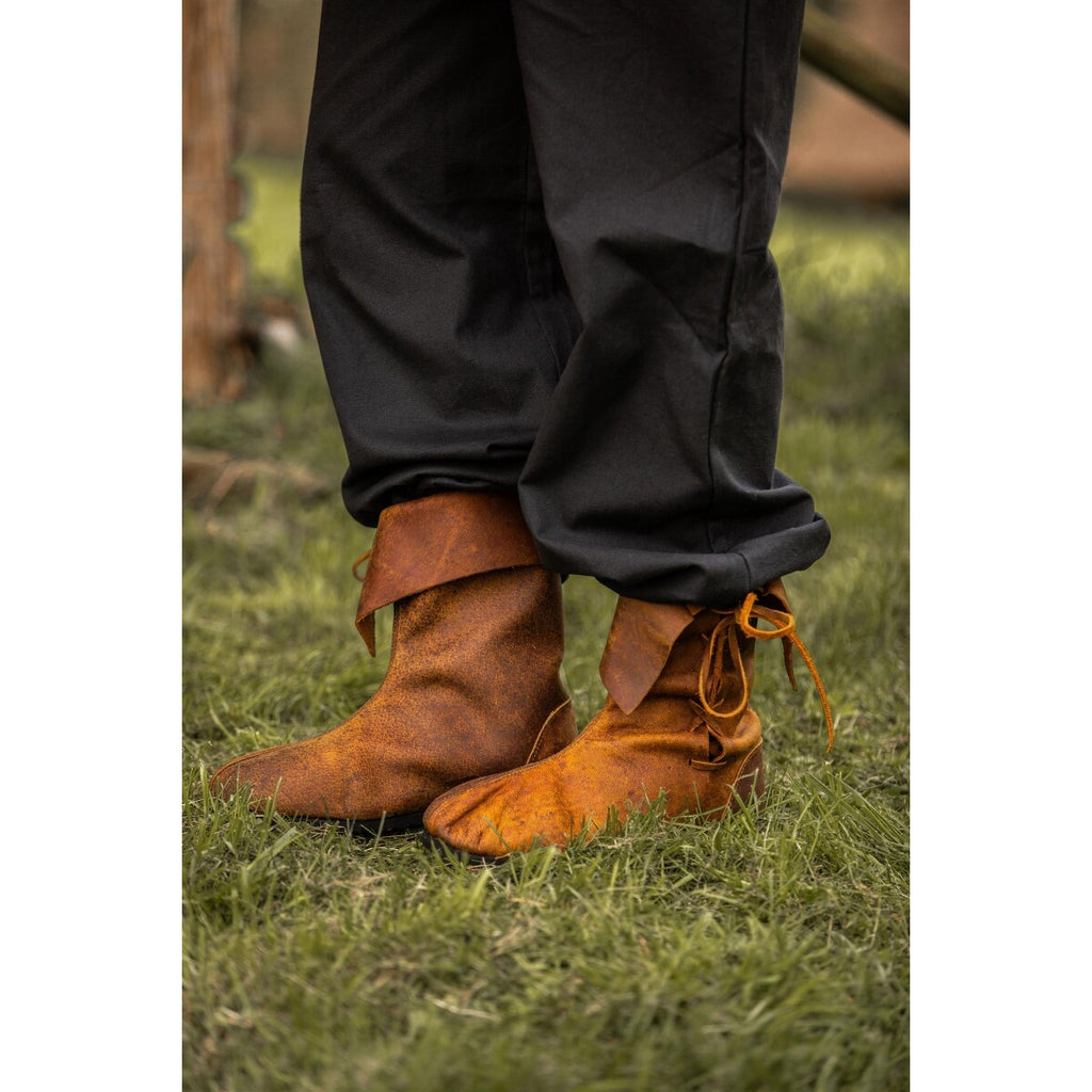Imagen del producto Botas medievales con vuelta de cuero nobuck marrón