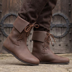Imagen del producto Botas medievales con vuelta de cuero nobuck marrón
