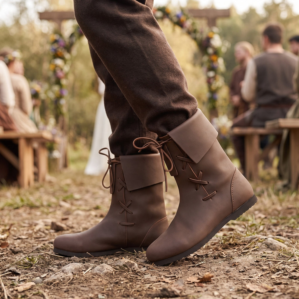 Imagen del producto Botas medievales con vuelta de cuero nobuck marrón